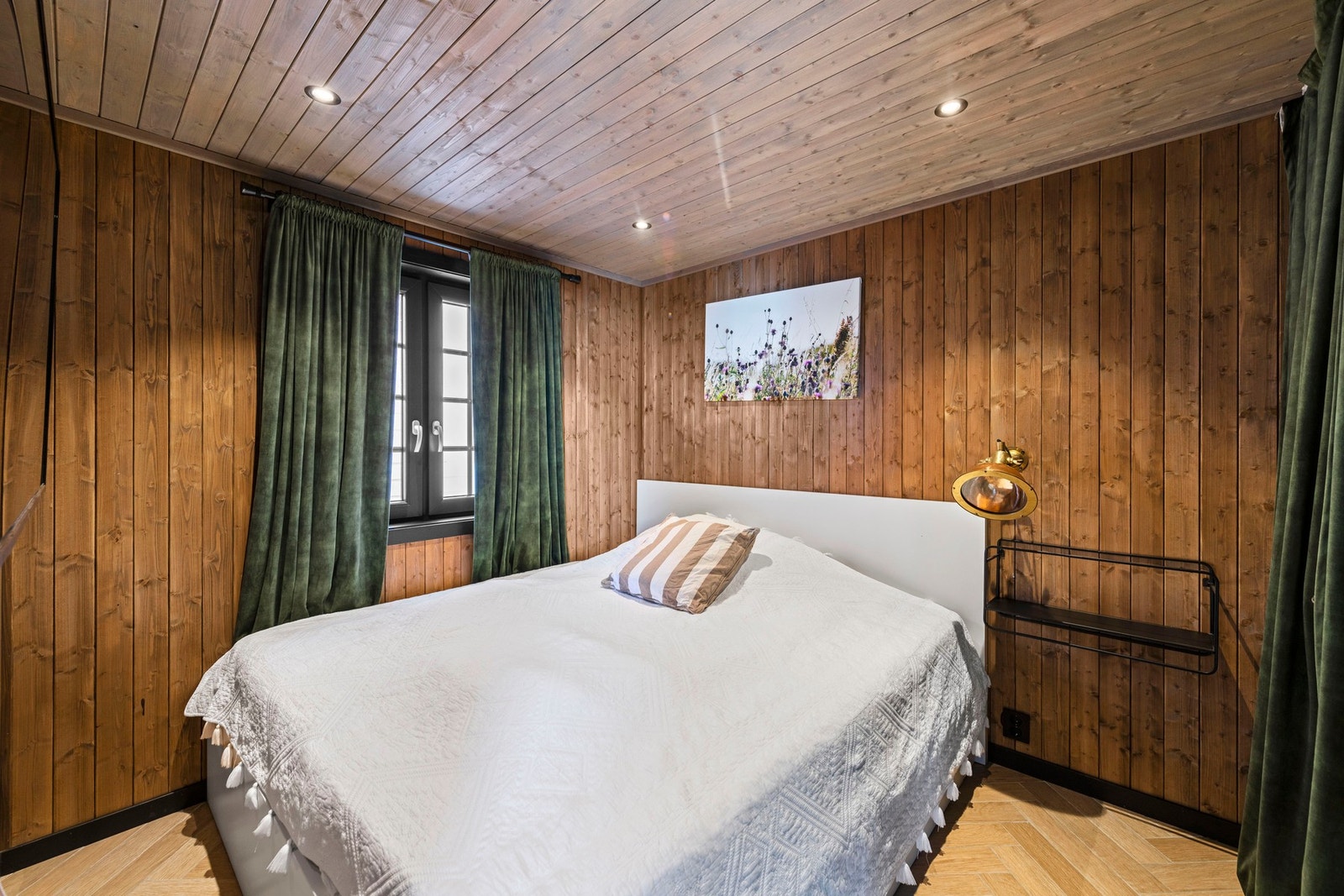 Soverommet er i god størrelse og god plass til seng og tilhørende møblement. Galleribilde