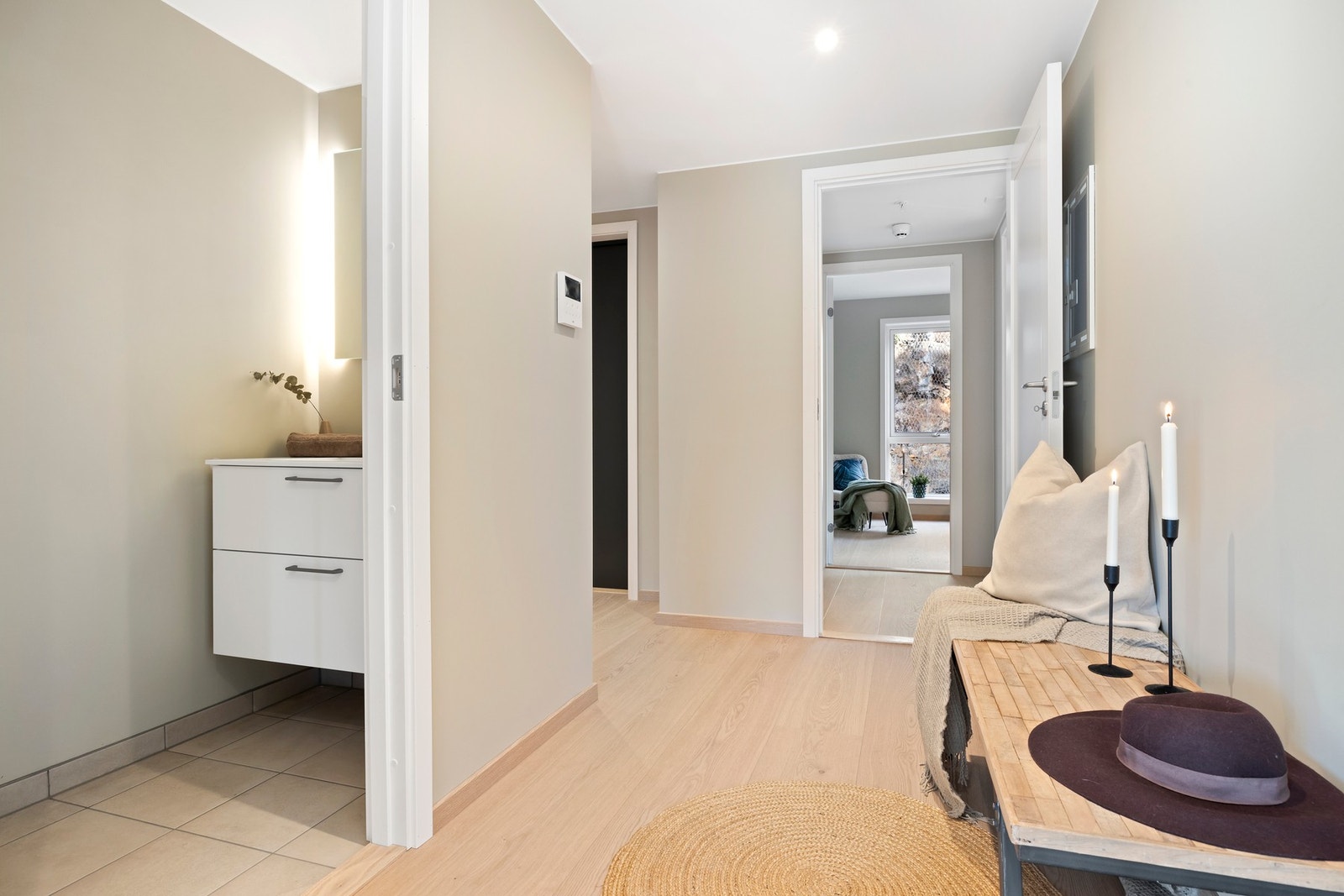 Romslig entre Galleribilde