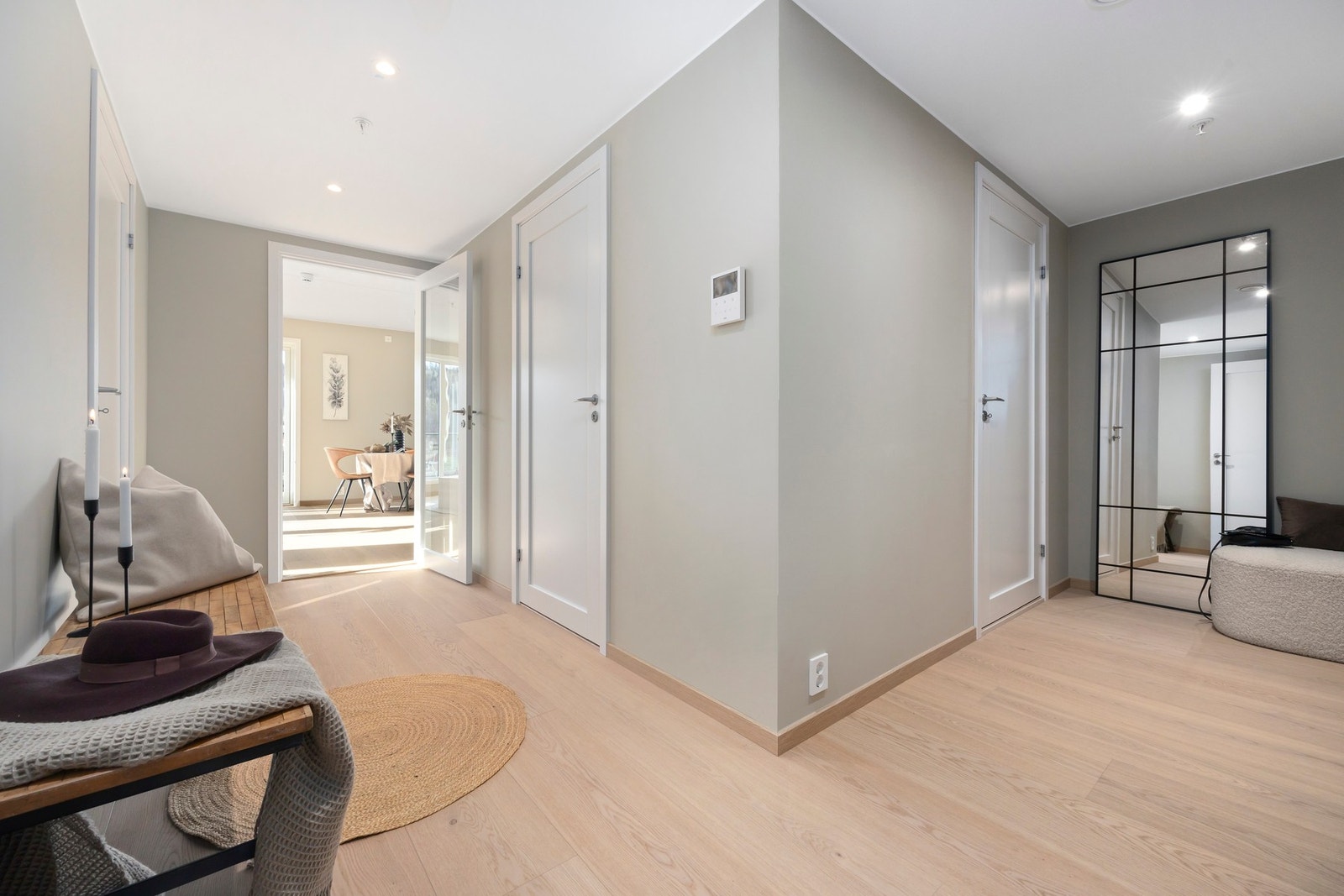 Romslig entre Galleribilde