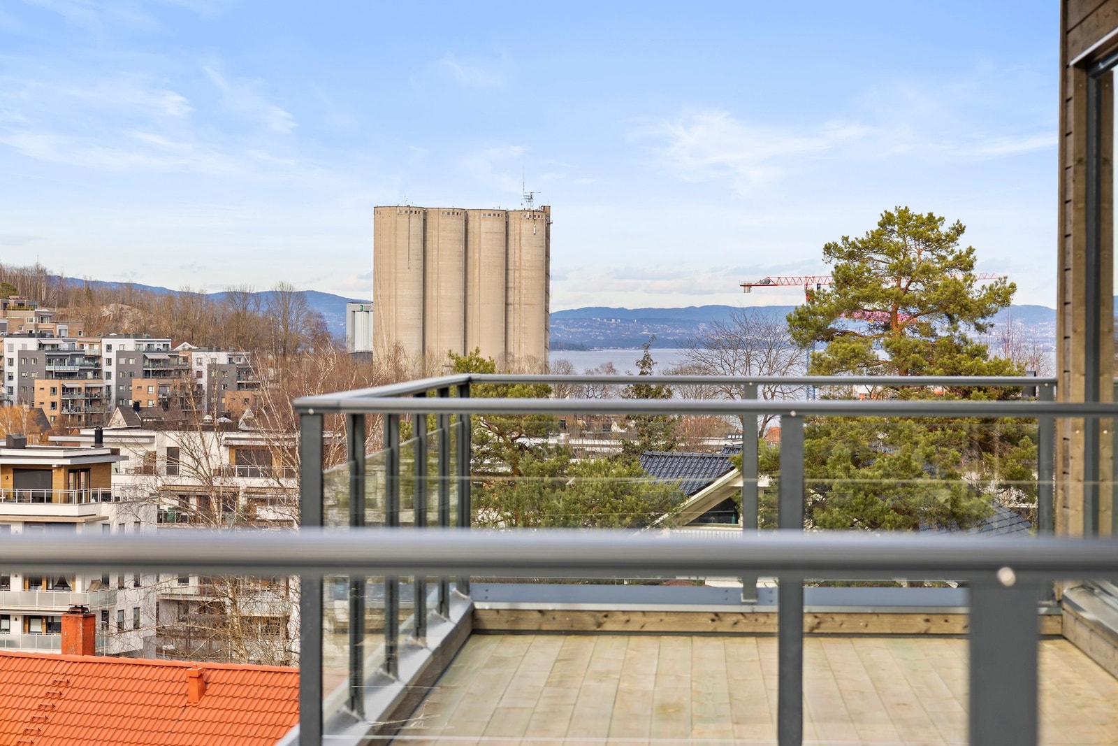 Fjordutsikt fra balkongen Galleribilde