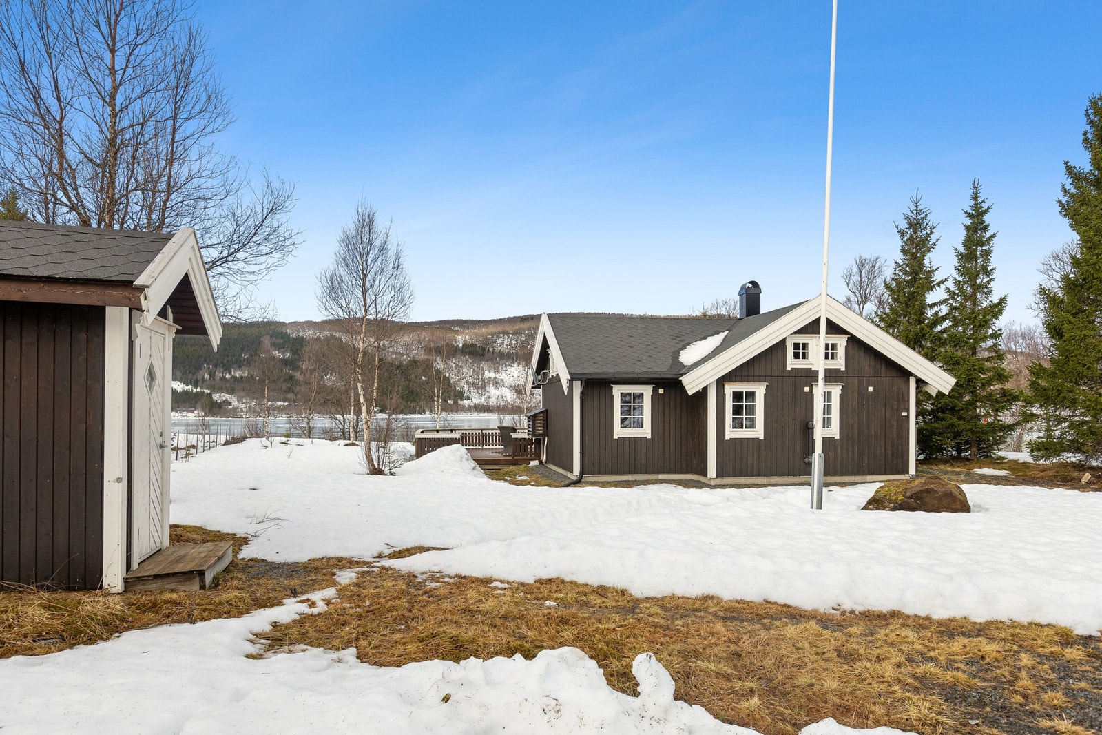 Utedo på tomten :-) Galleribilde