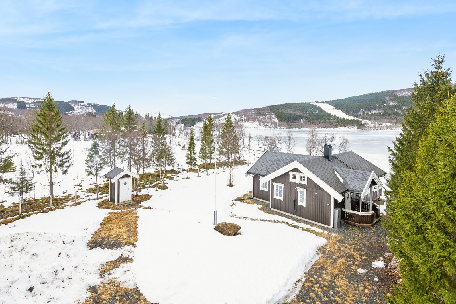 Fasade mot parkering. Sjekk utsikten :-) Galleribilde