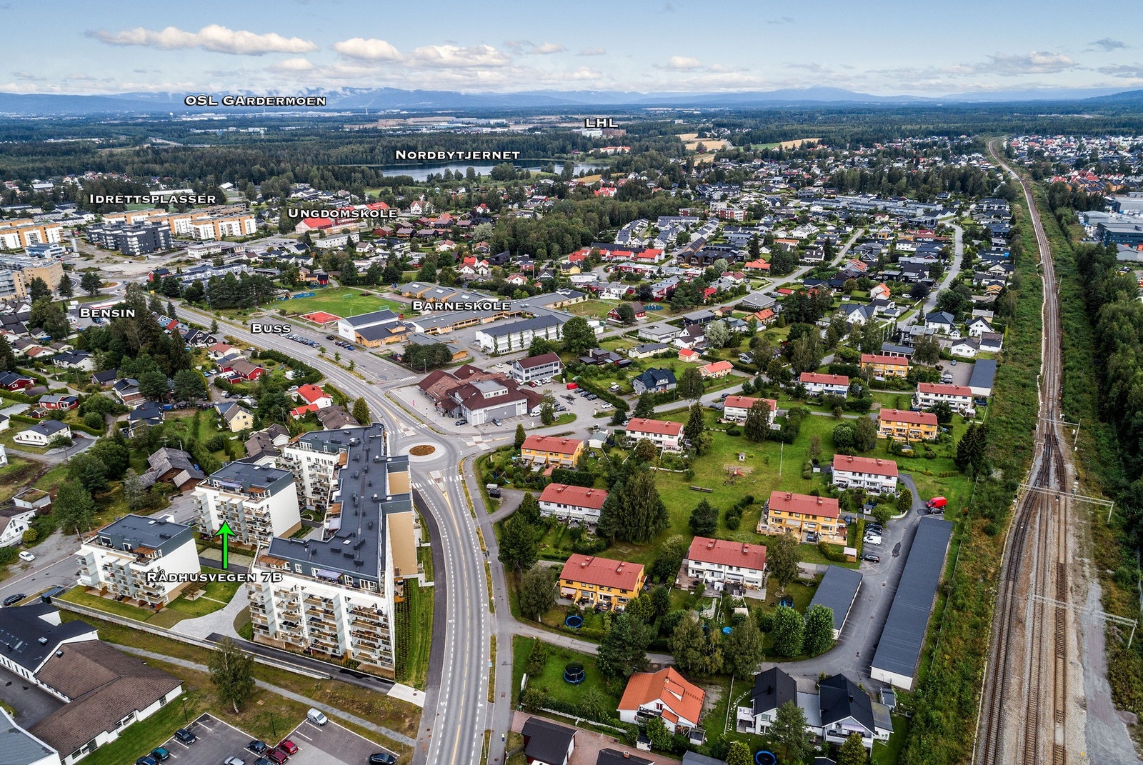En liten sykkeltur unna ligger populære Nordbytjernet, et av de flotteste friluftsområdene i Ullensaker. Området rundt tjernet er godt tilrettelagt med turveier for barnevogn og rullestol, og her finner man badeplass med sandstrand, volleyballbane, bade- Galleribilde