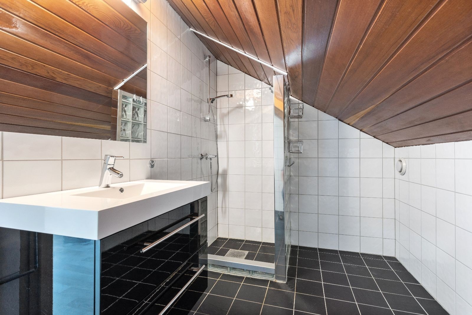 Pent og nyere bad i 2. etg. Galleribilde
