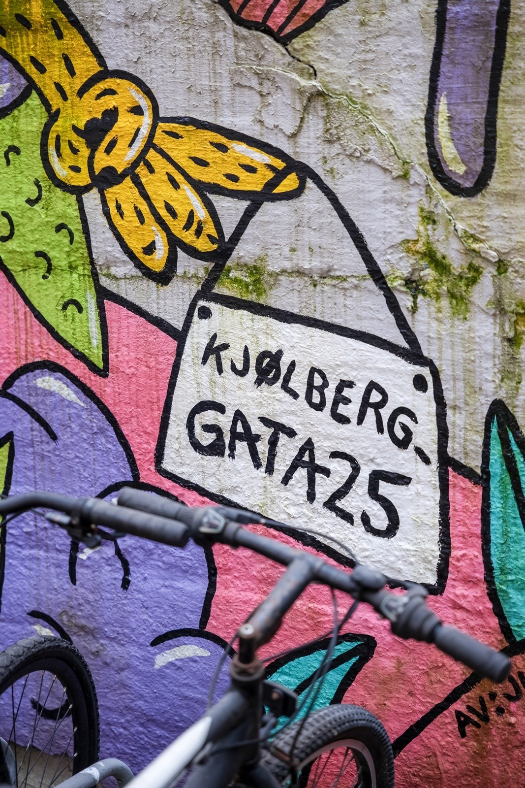 Beliggenheten er både sentral og tilbaketrukket, med servicetilbud, grønne parker og offentlig kommunikasjon rett i nærheten. Galleribilde