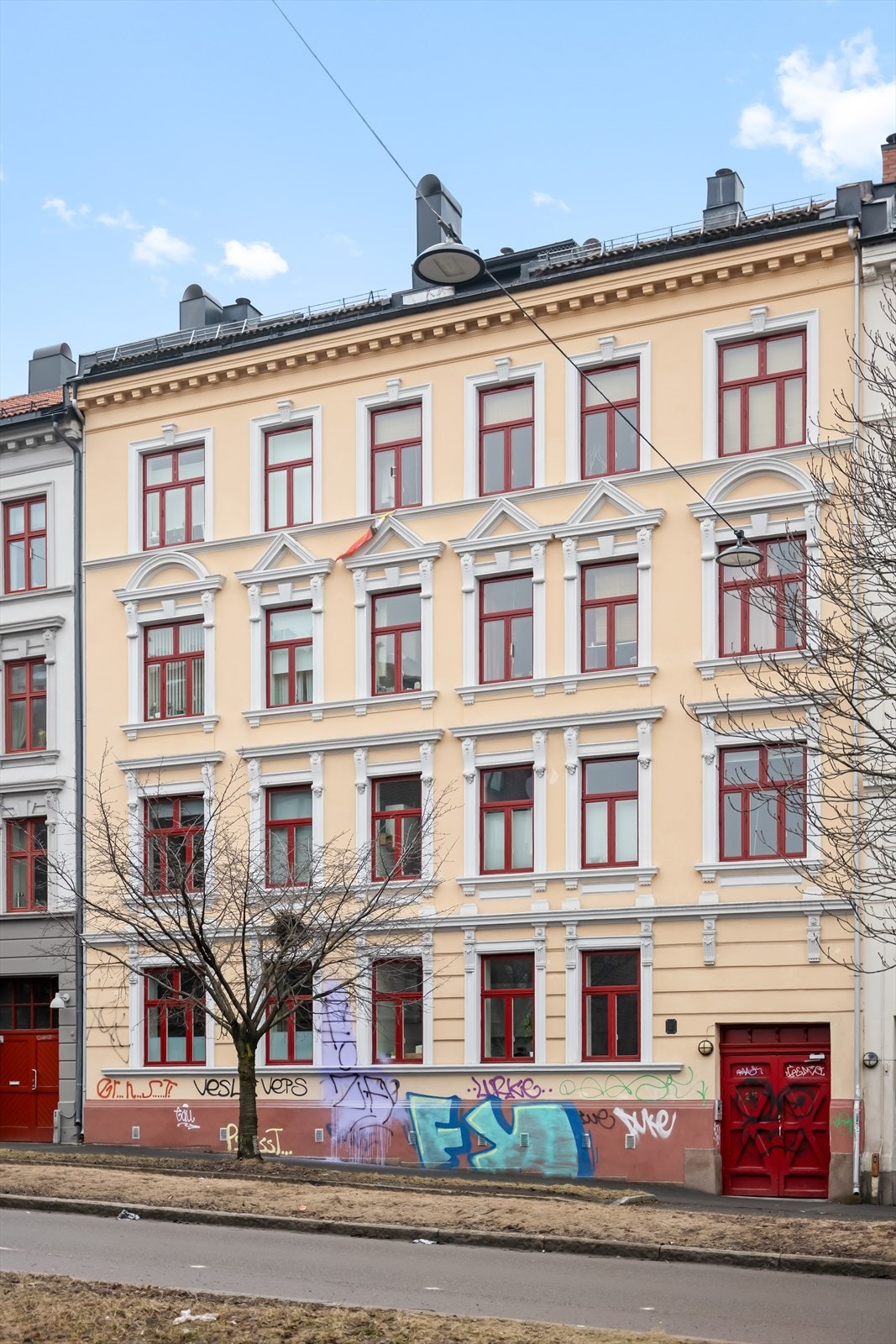 Klassisk bygård fra 1890 med en sentral beliggenhet på grensen mellom Kampen, Tøyen og Gamlebyen. Galleribilde