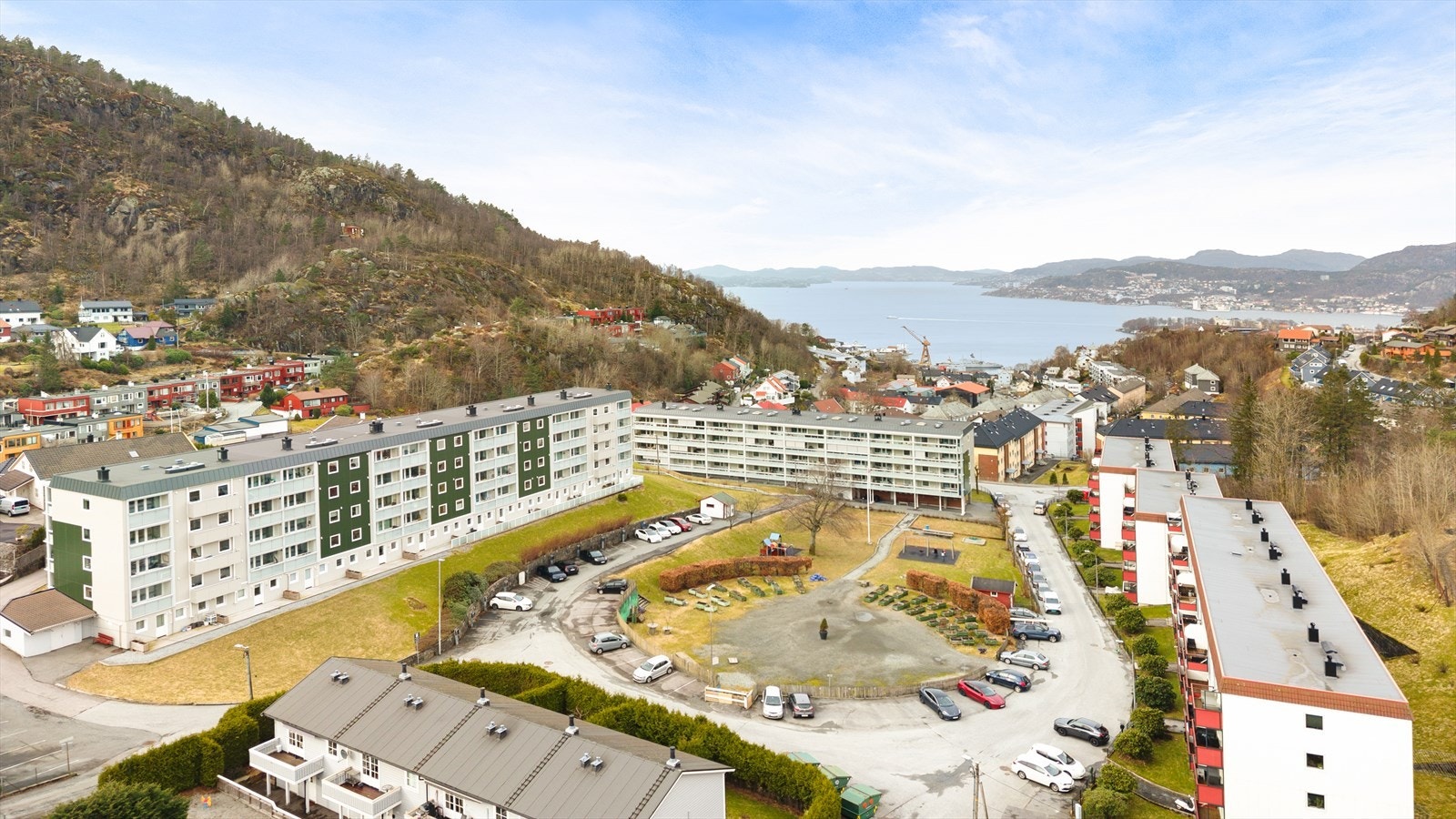 - Parkeringsplass like utenfor med første-mann-til-mølla prinsippet - Galleribilde