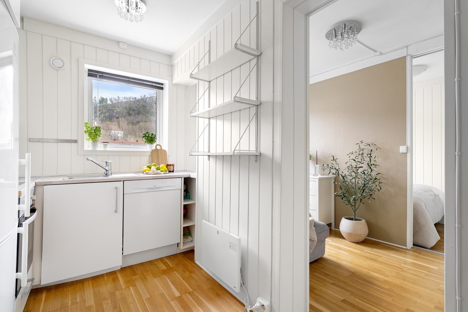 - Leiligheten har et BRA-i på 25 m² og inneholder entré, bad, kjøkken, stue og soverom - Galleribilde