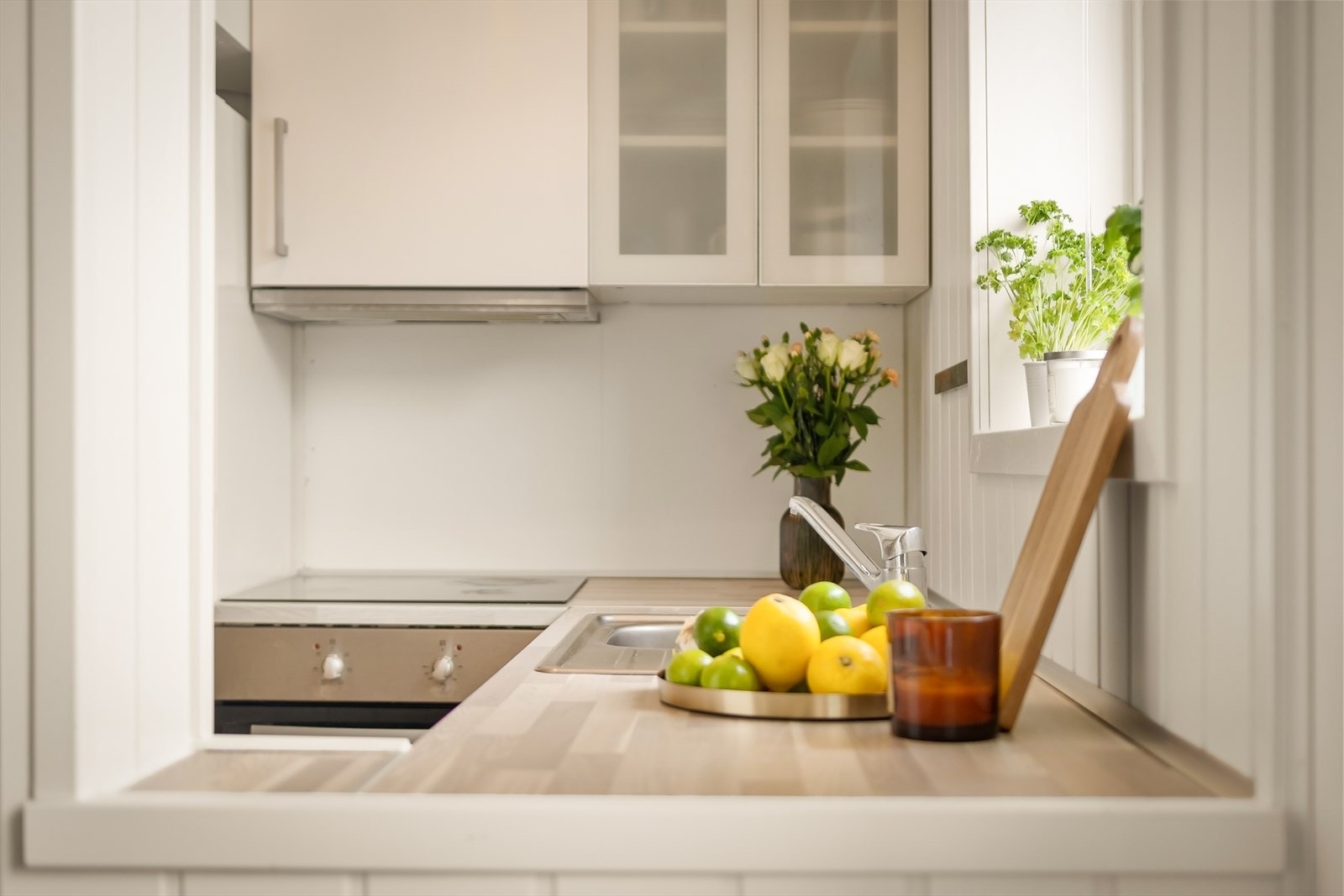 - Som ny eier får du gleden av kjøleskap med fryser, oppvaskmaskin, platetopp og stekeovn - Galleribilde