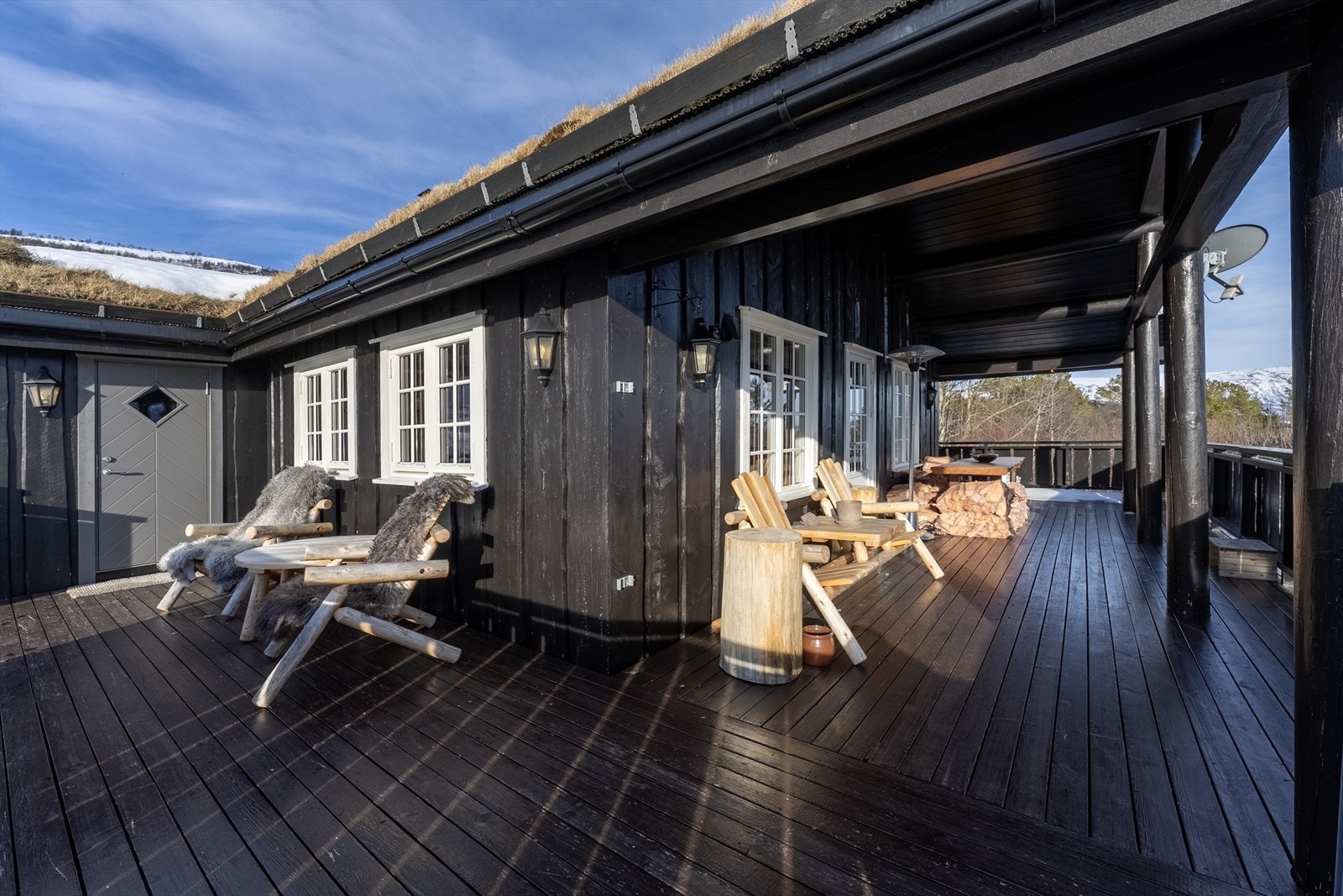 Inngangsparti og altan Galleribilde