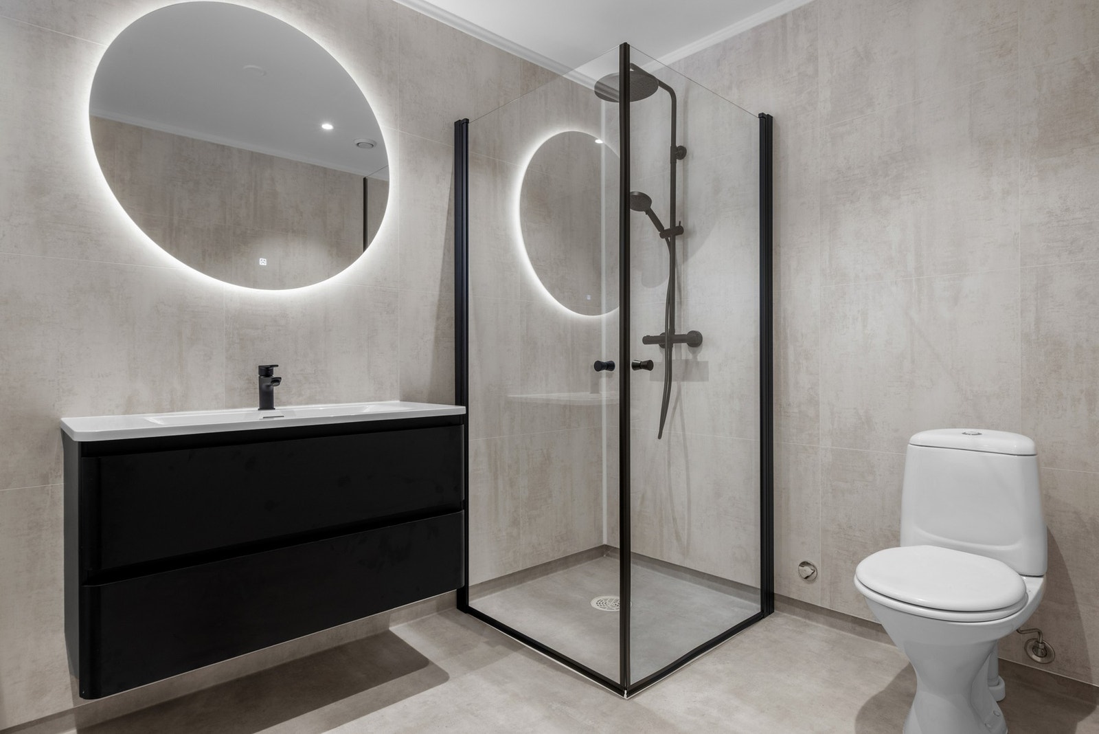 Badet ble totalrenovert med ny oppbygging av vegger og gulv. Galleribilde