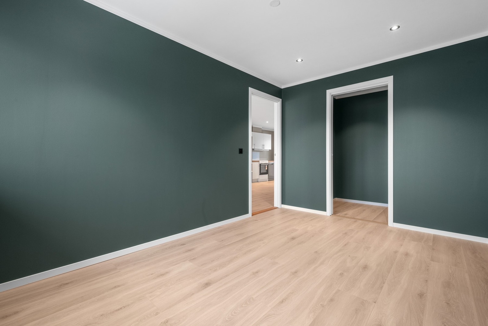 Boligen har gjennomgående med downlights i tak. Galleribilde