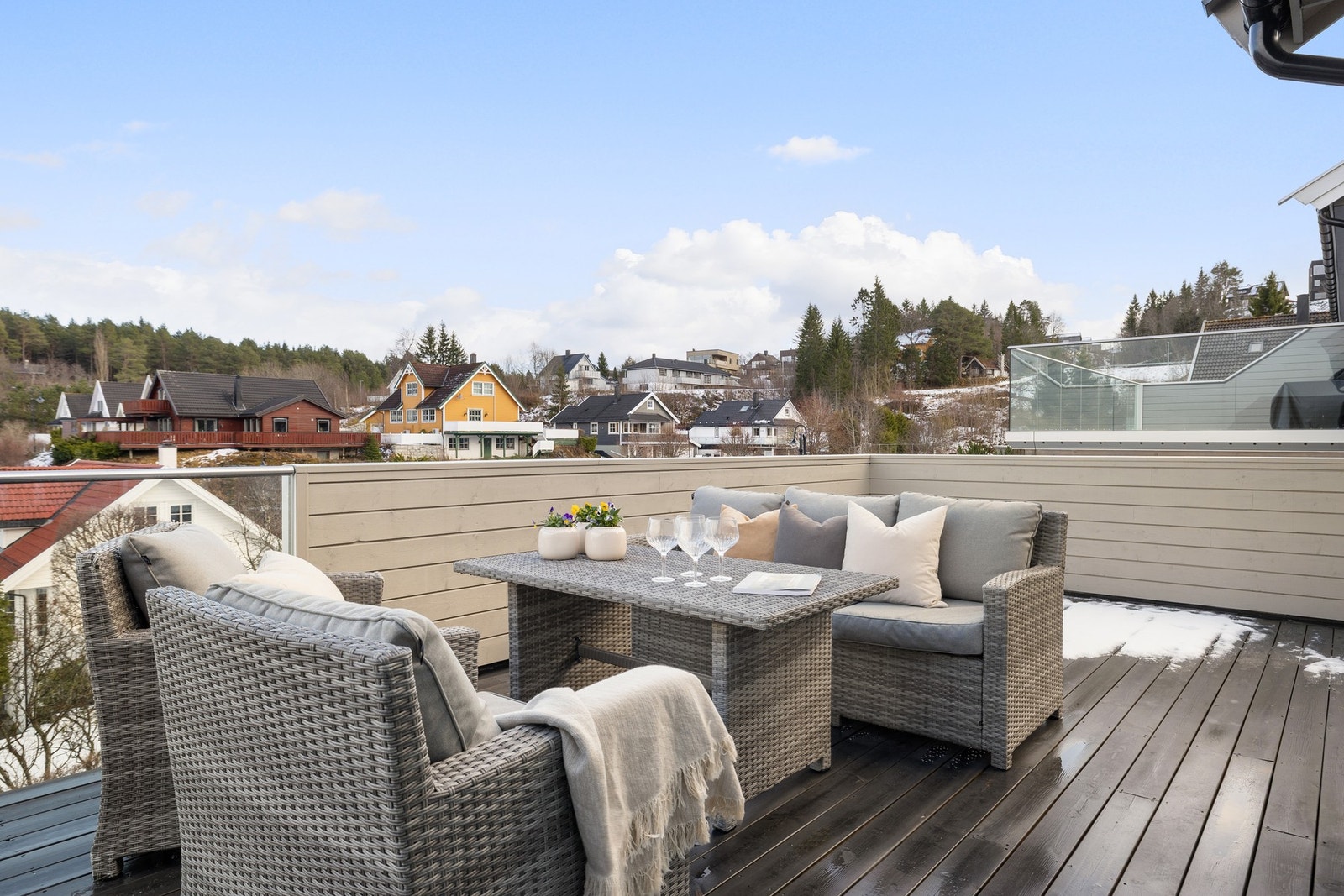 Her får du en romslig balkong på hele 49,9m². Galleribilde