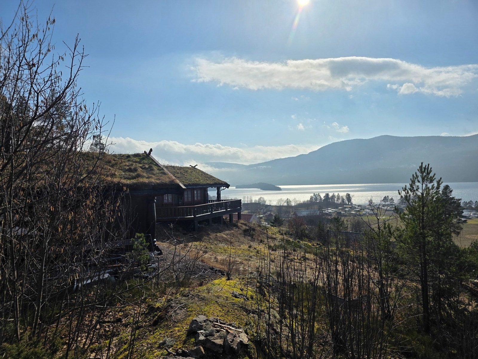 Andreas Rasch Wegger v/PrivatMegleren Holmestrand ønsker velkommen til Hjulaveien 7! Foto: Kristian T. Bollæren/selger. Galleribilde