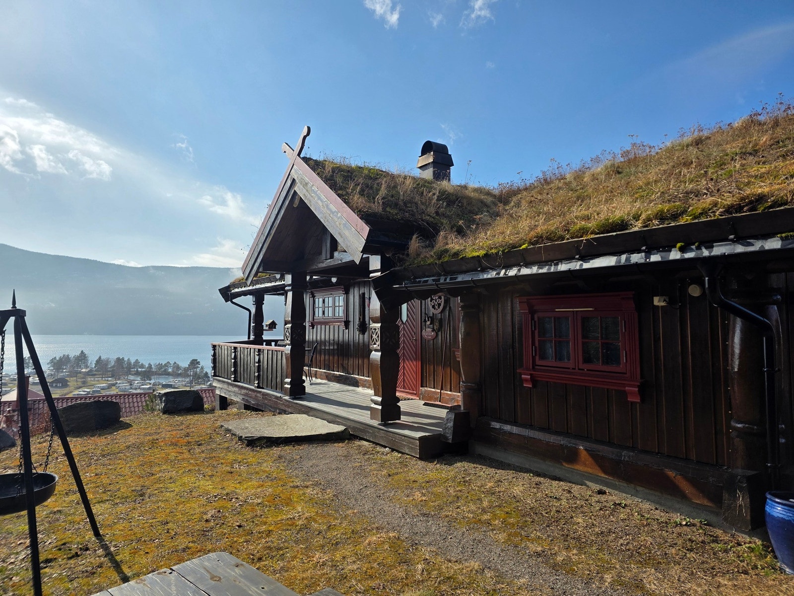 "Trolltun" er en meget flott hytte med panoramautsikt Galleribilde