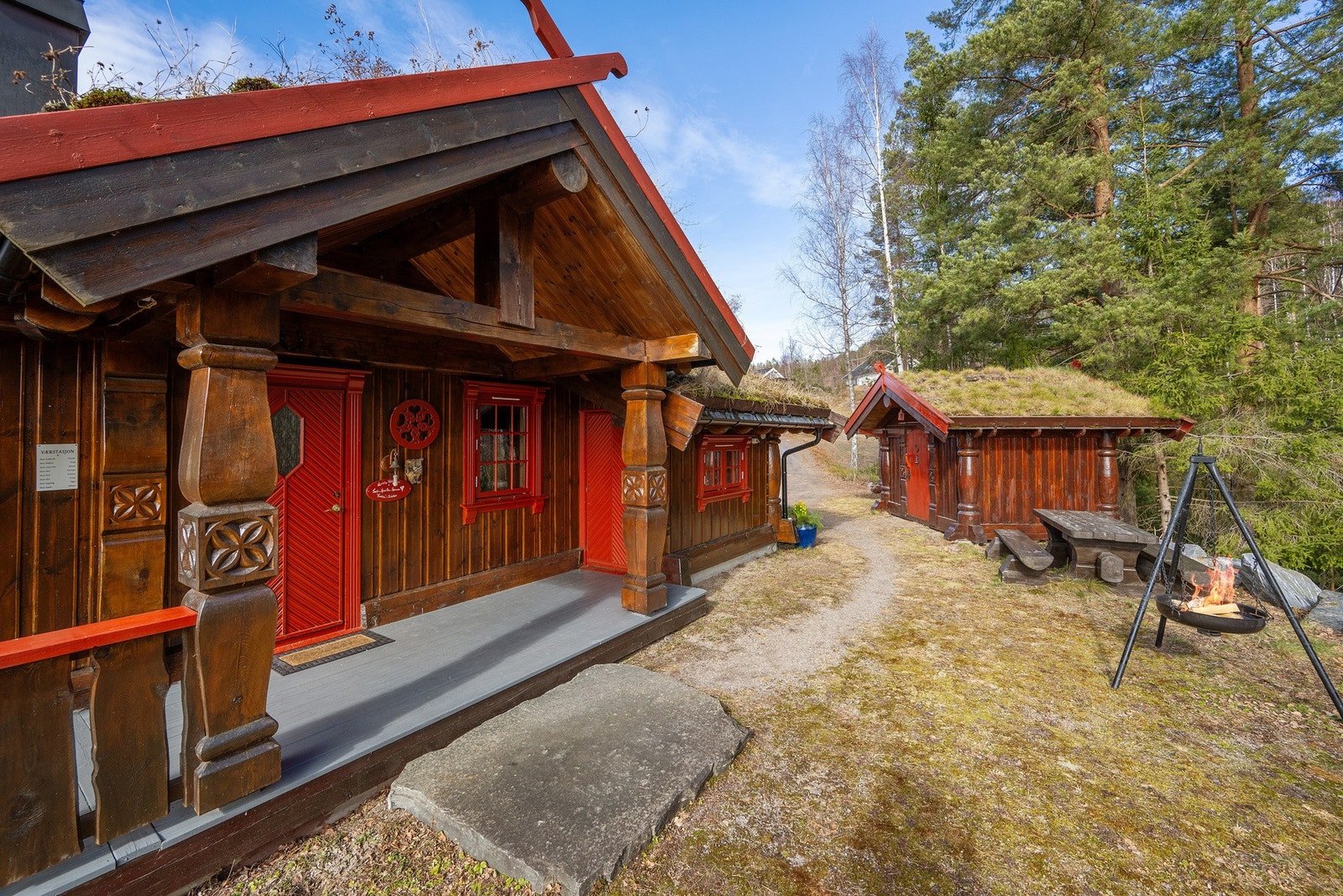 Idyllisk uteplass - et naturlig samlingspunkt for hyggelige dager ute. Galleribilde