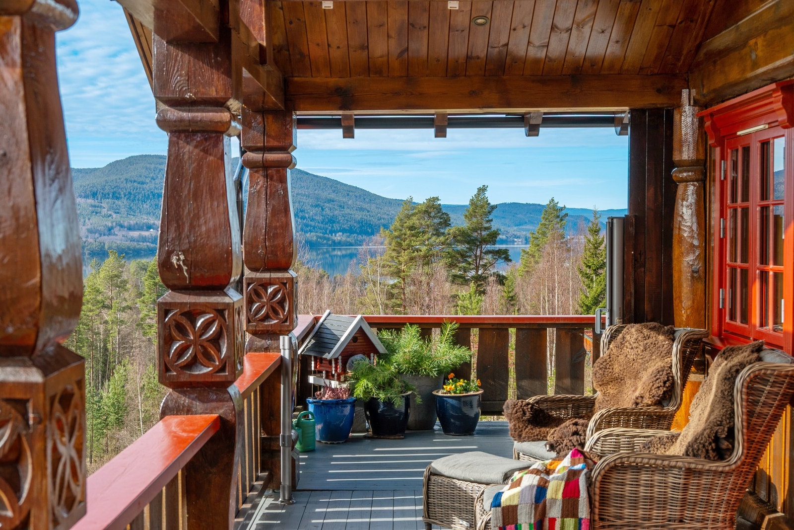 Nyt stillheten og den flotte utsikten mot vannet Galleribilde