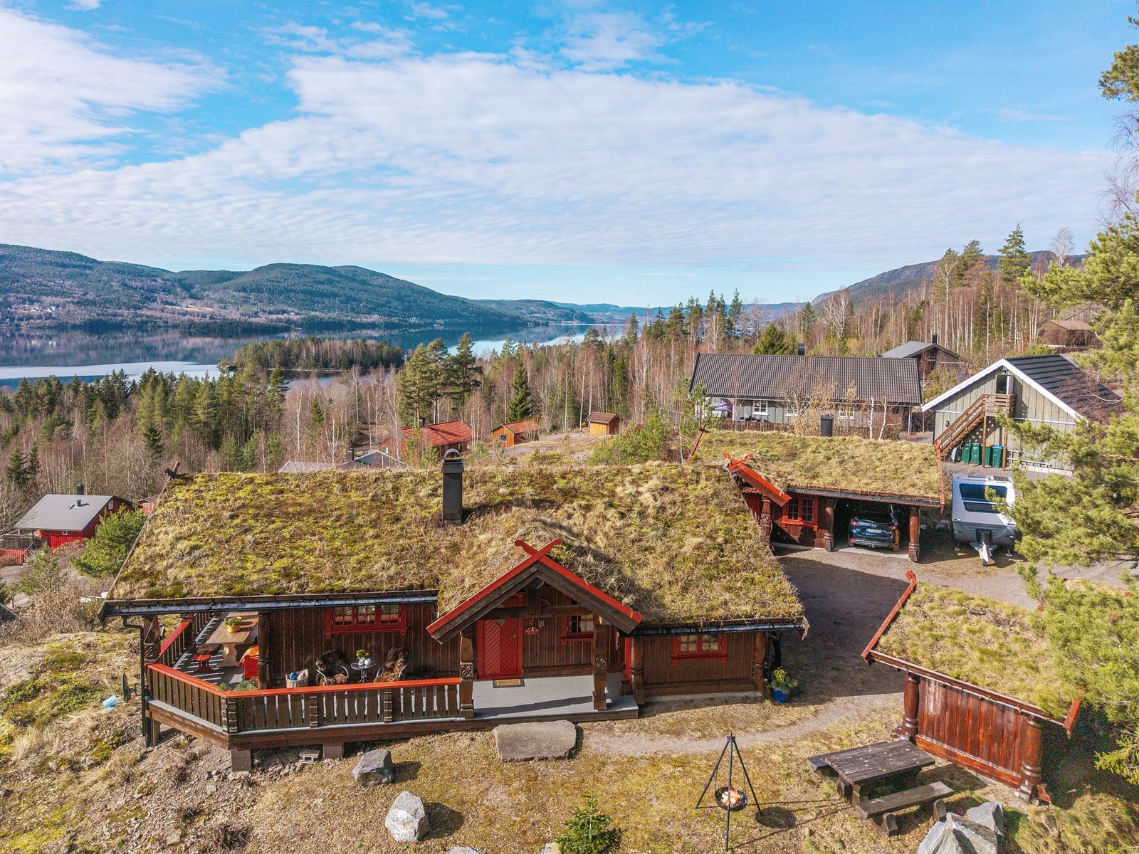 Eiendommen har en attraktiv og usjenert hjørnebeliggenhet Galleribilde