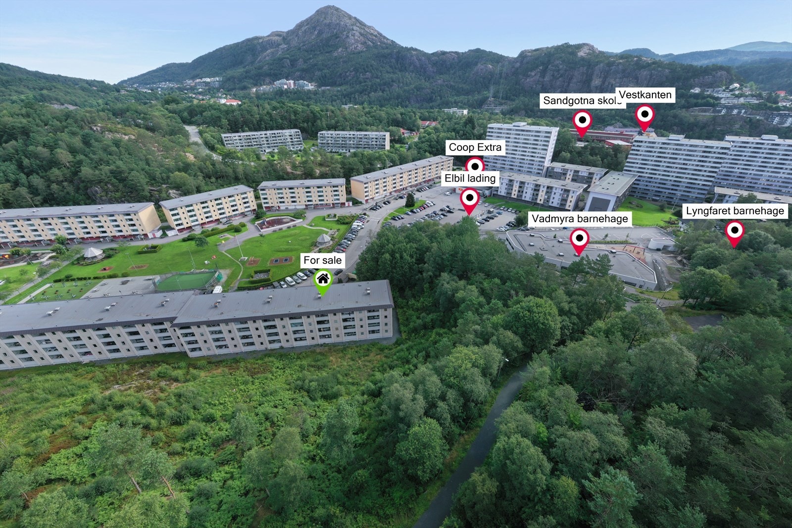 De daglige innkjøpene gjøres lettvint på Coop Extra, en kort spasertur fra leiligheten. Ellers kort vei til Vestkanten. Galleribilde