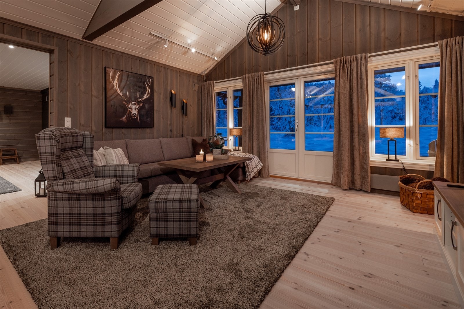 Dobbeldør fra stuen og ut til terrassen Galleribilde