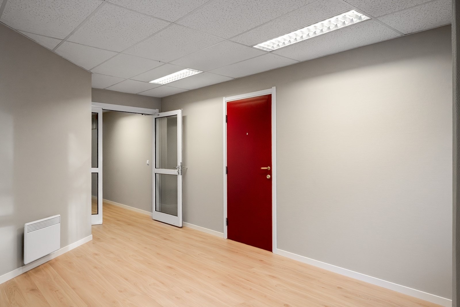 Leiligheten ligger i toppetasjens 4.etasje og har adkomst via felles gang. Det er heis i bygget. Galleribilde