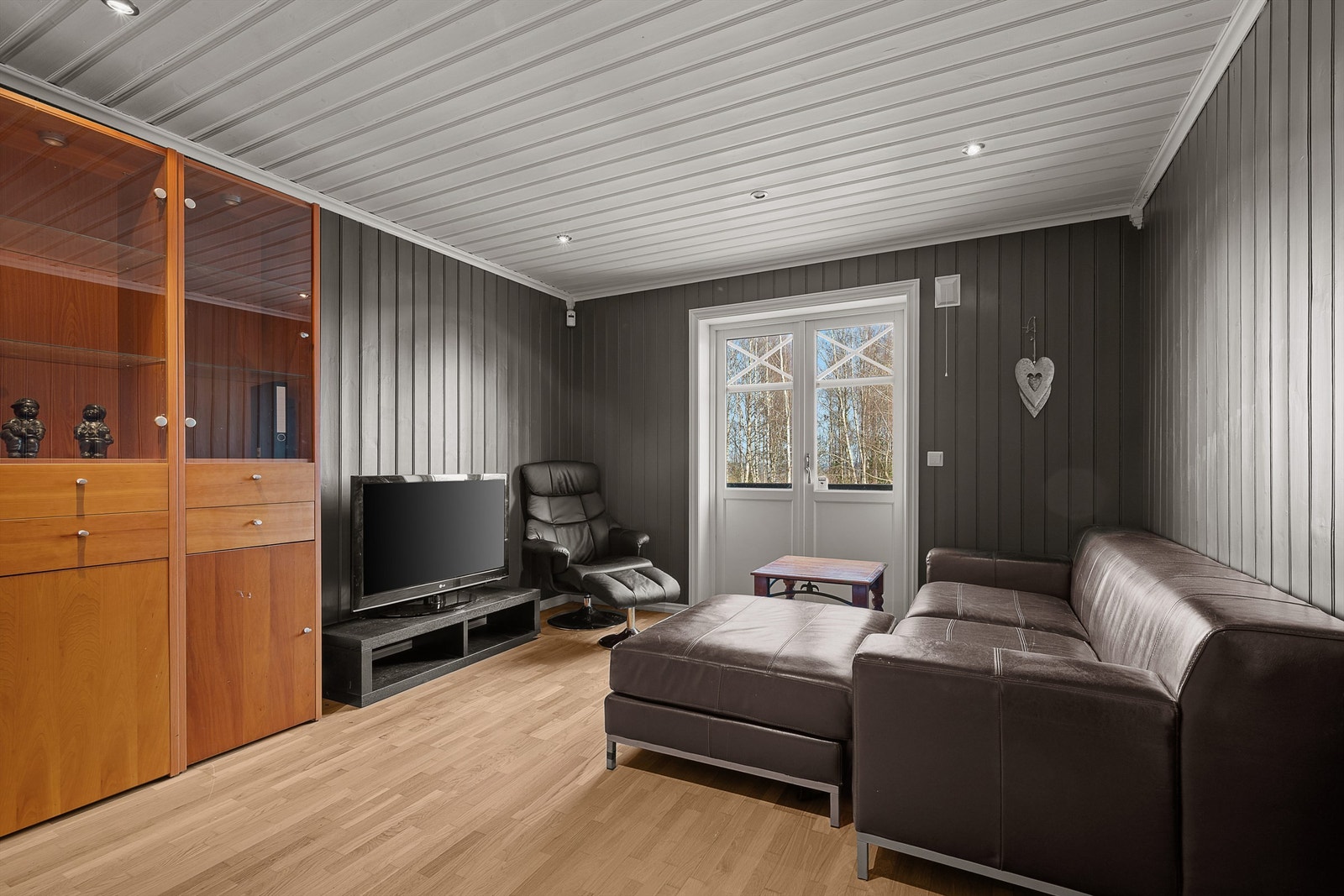 Loftstuen gir ekstra plass for lek eller en egen TV-krok for barna. Herfra er det utgang til en østvendt balkong. Galleribilde