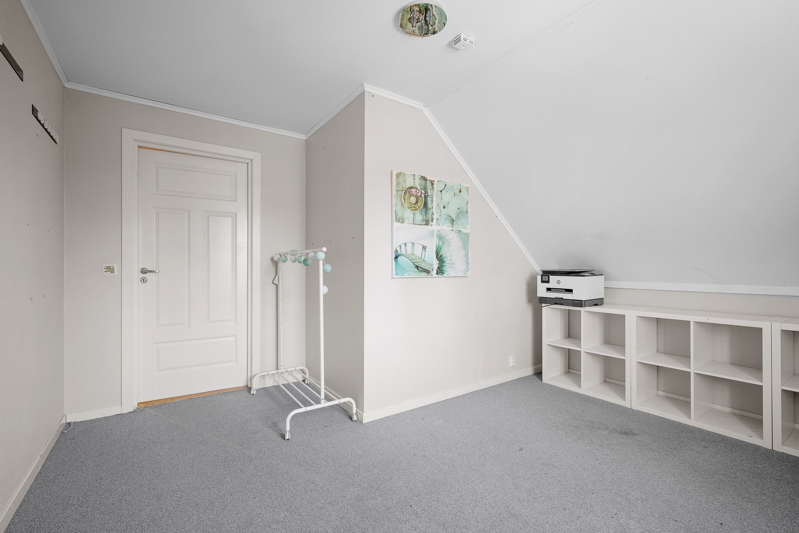 Det fjerde soverommet har teppebelagt gulv og egner seg godt som barnerom eller kontor. Galleribilde