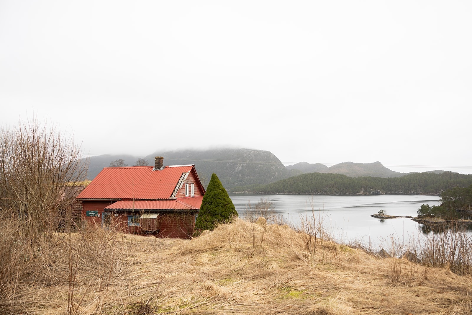 Tomten har gode lys- og solforhold. Galleribilde