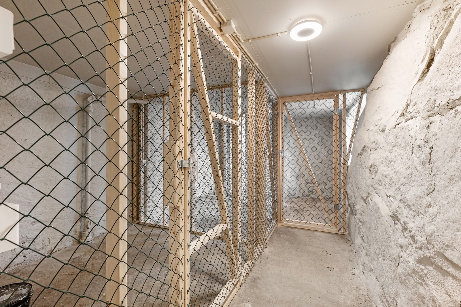 Det er bod i kjelleren. Galleribilde