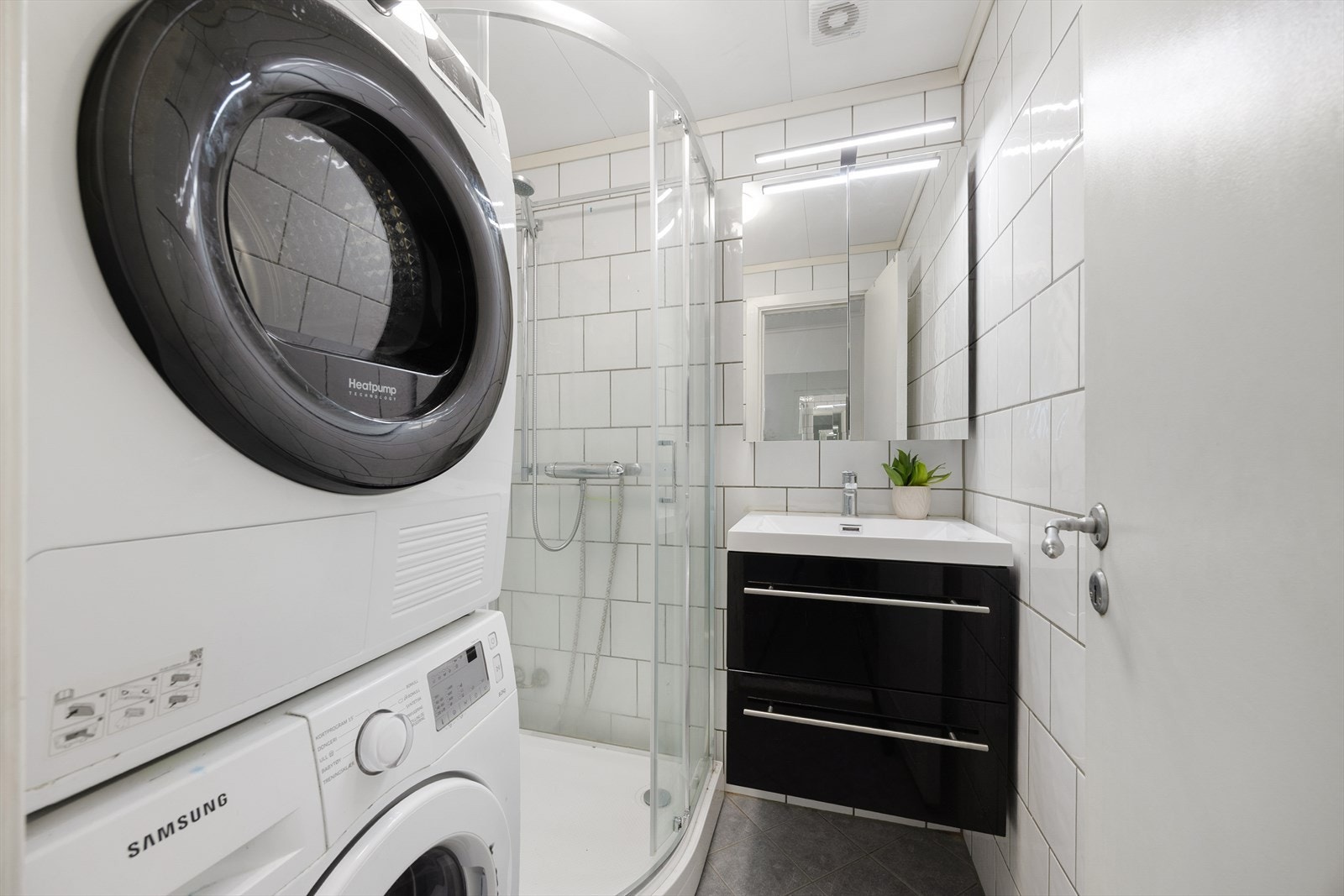 Bad er tatt i regi av borettslaget i 2008. Her er også opplegg til vaskemaskin Galleribilde