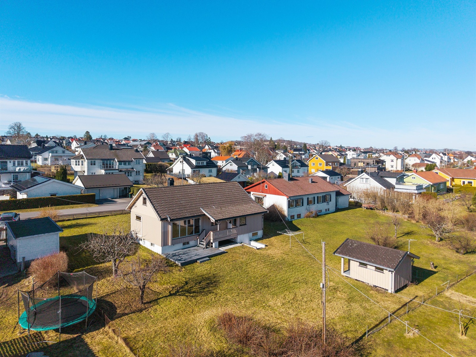 Meget solrik hagetomt på ca. 1 mål Galleribilde