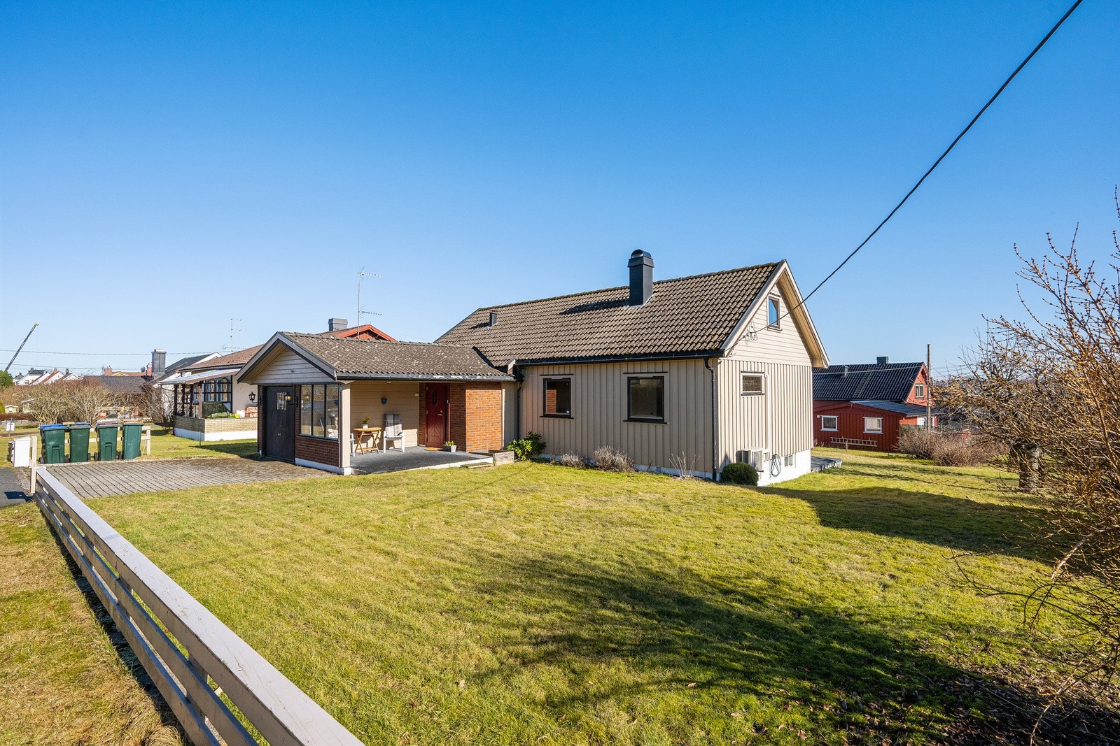 God plass for både kortreiste grønnsaker og fotballsparking Galleribilde