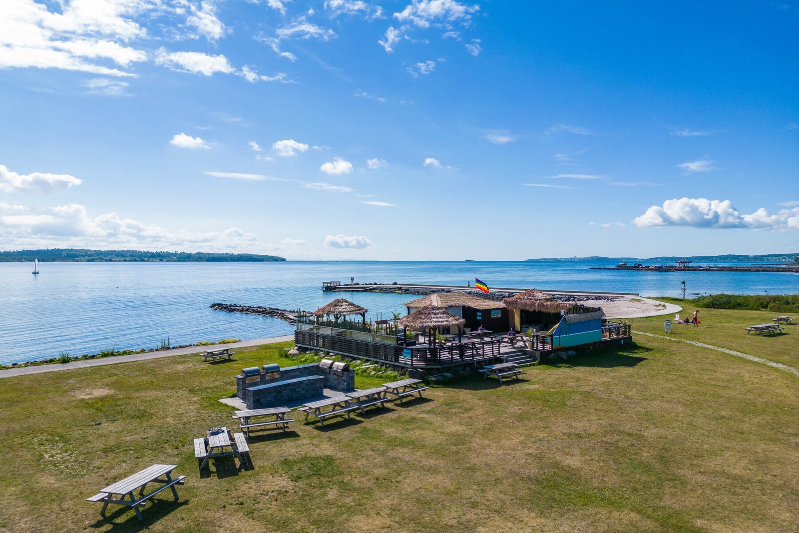 Motsatt vei er det bare 3-400 meter til Rørestrand Galleribilde