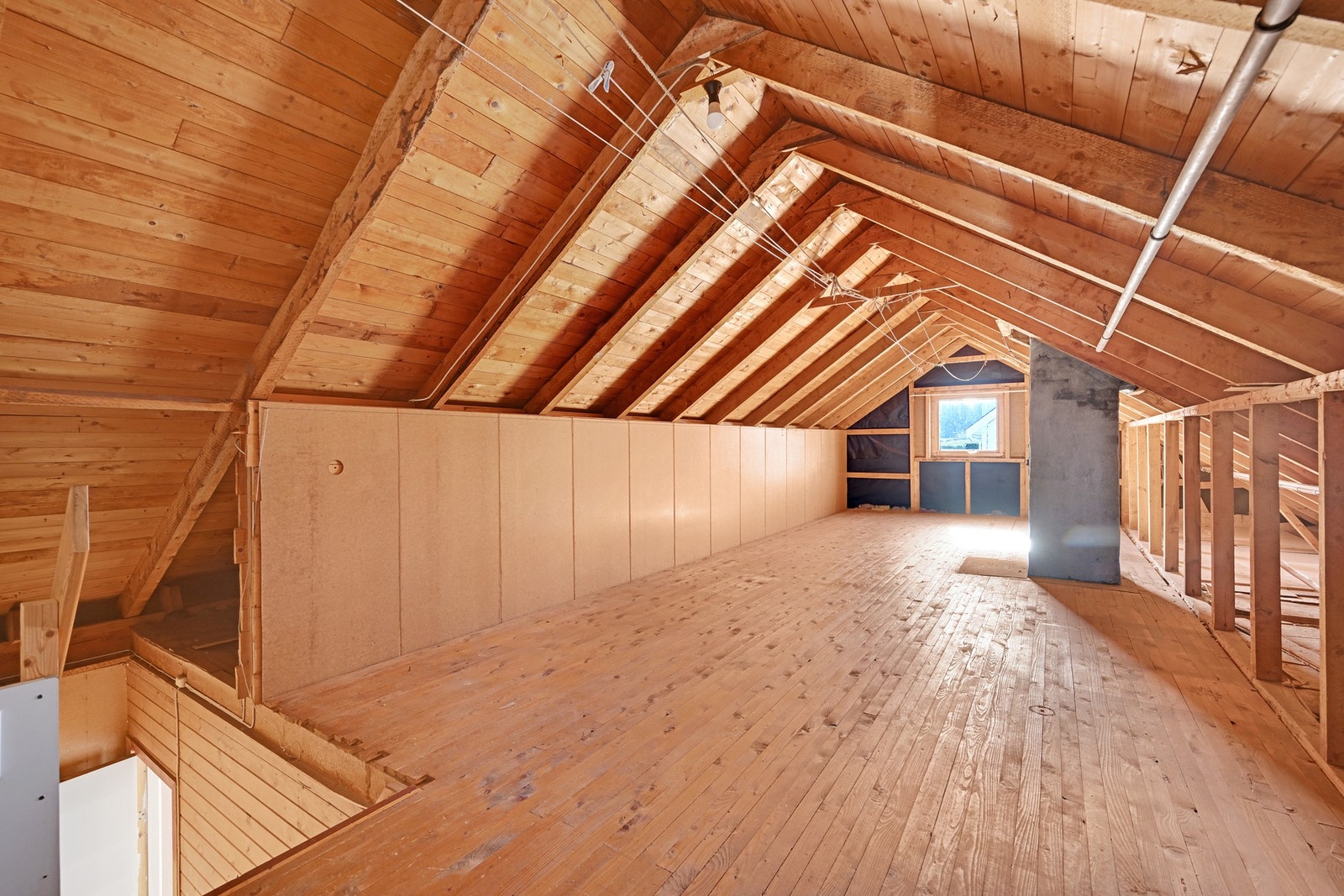 Fra stua er det fast trapp opp til loftet - ståhøyde på midten Galleribilde