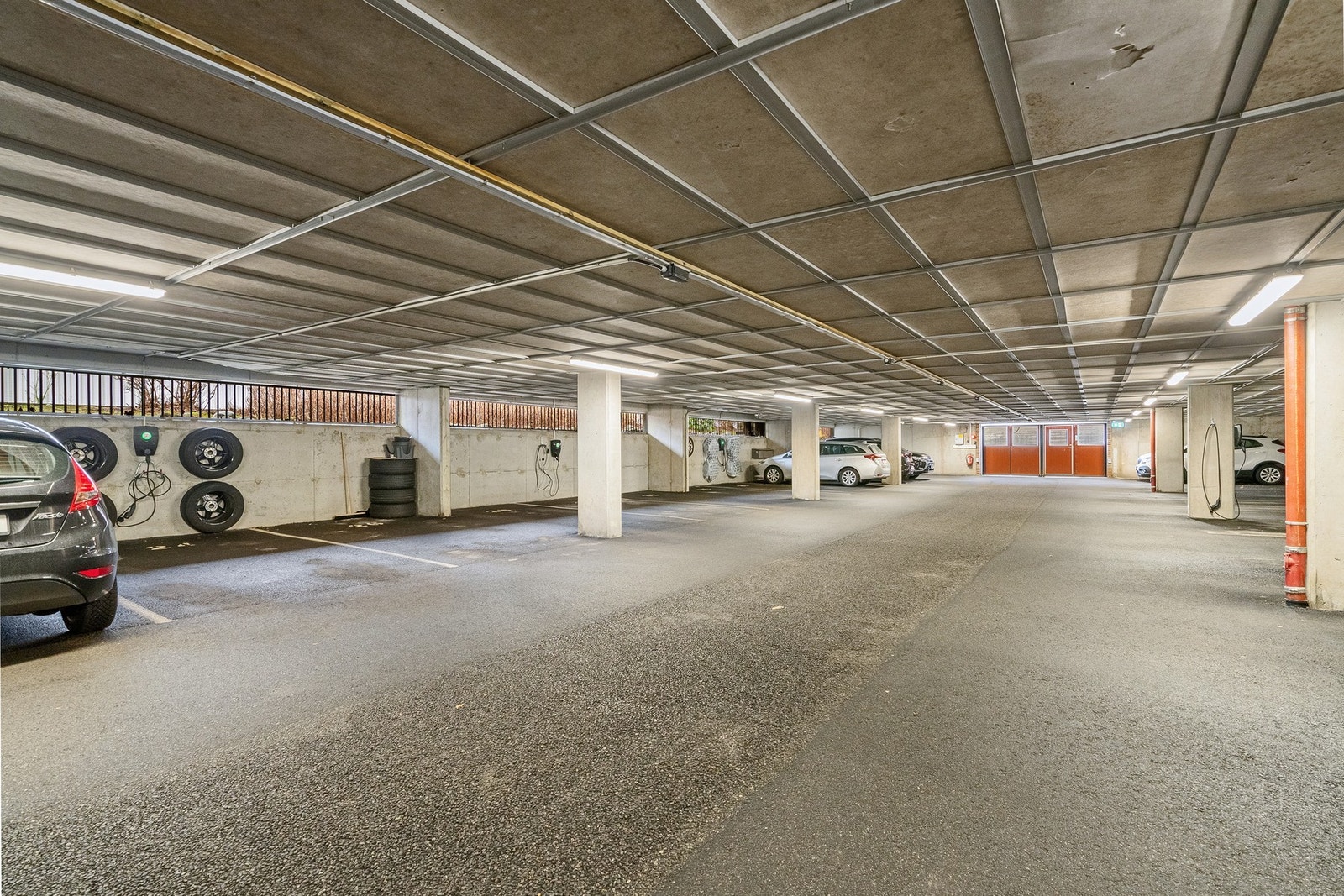 Parkering i felles garasjeanlegg. Galleribilde