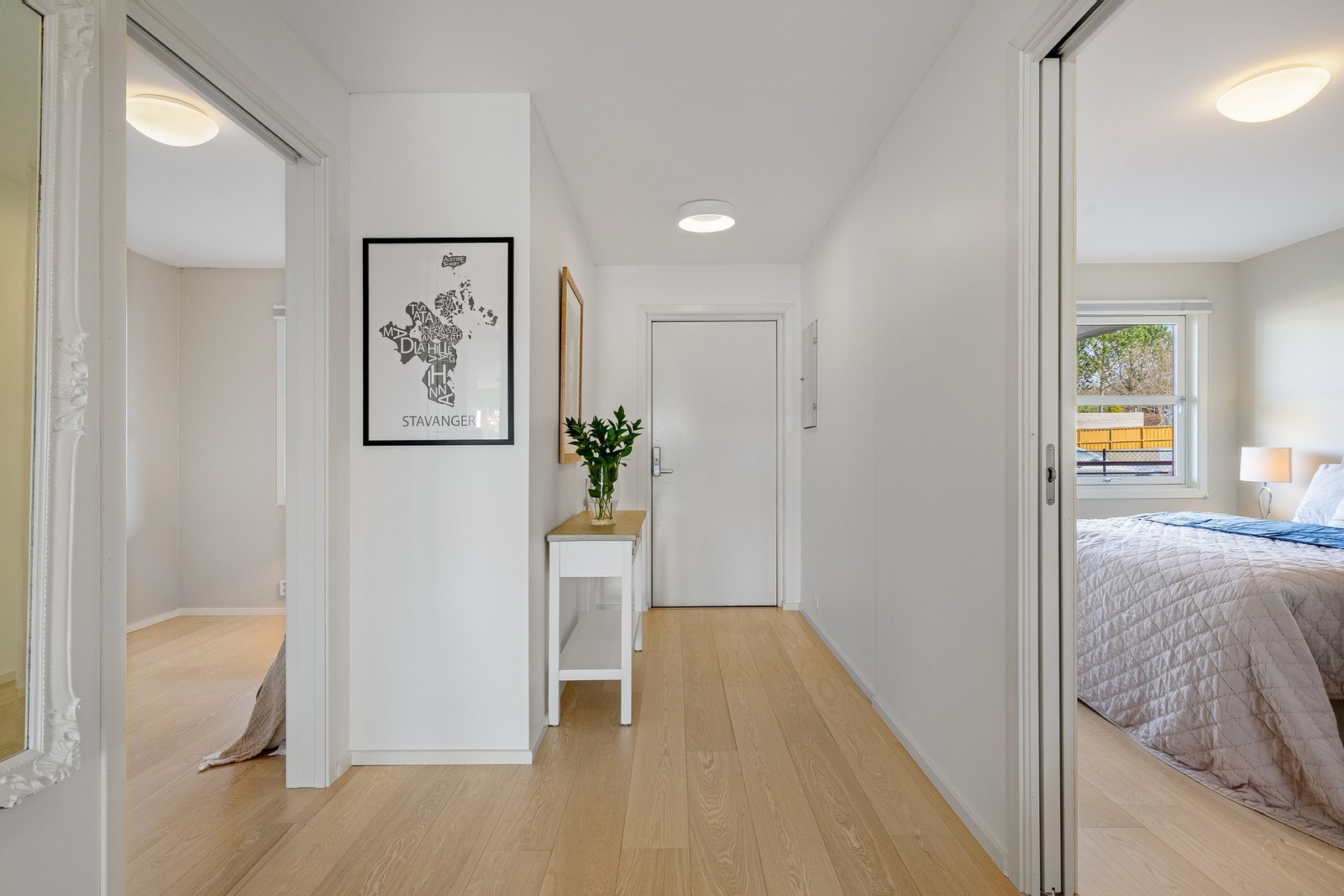 Lys og innbydende entré. Galleribilde