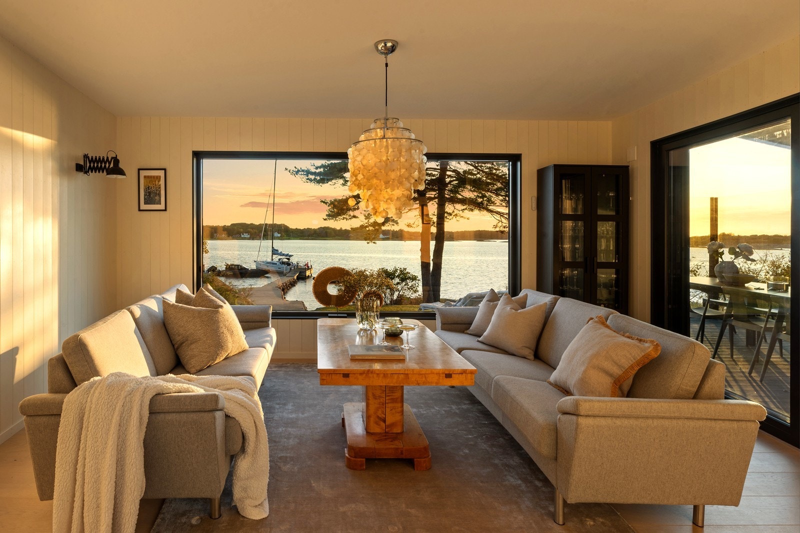 Utsikt som er som et levende maleri fra stuen. Galleribilde