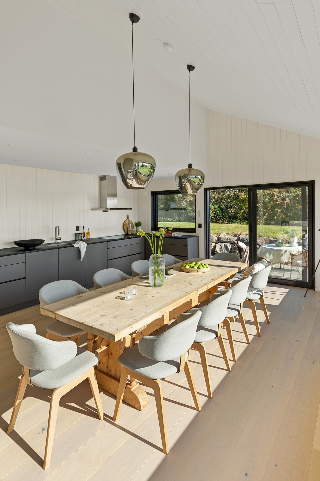 Spisestue med plass til langbord og festlige anledninger. Galleribilde