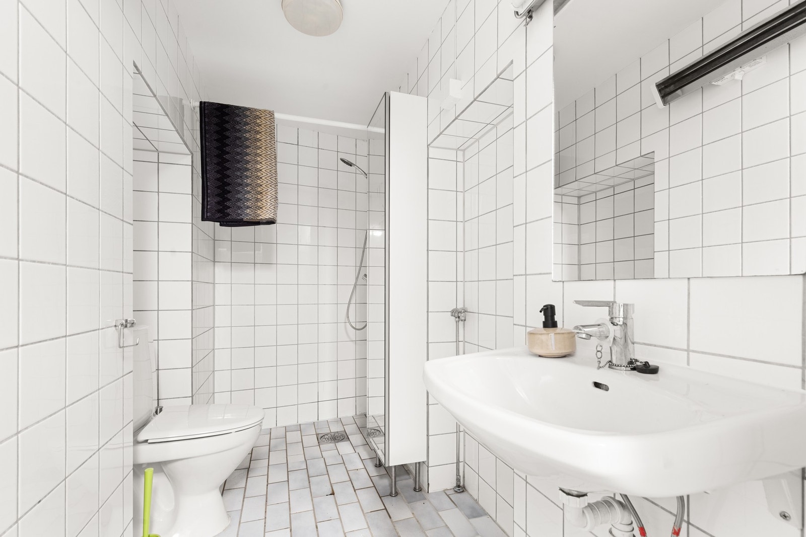 Bad med renoveringsbehov. Galleribilde