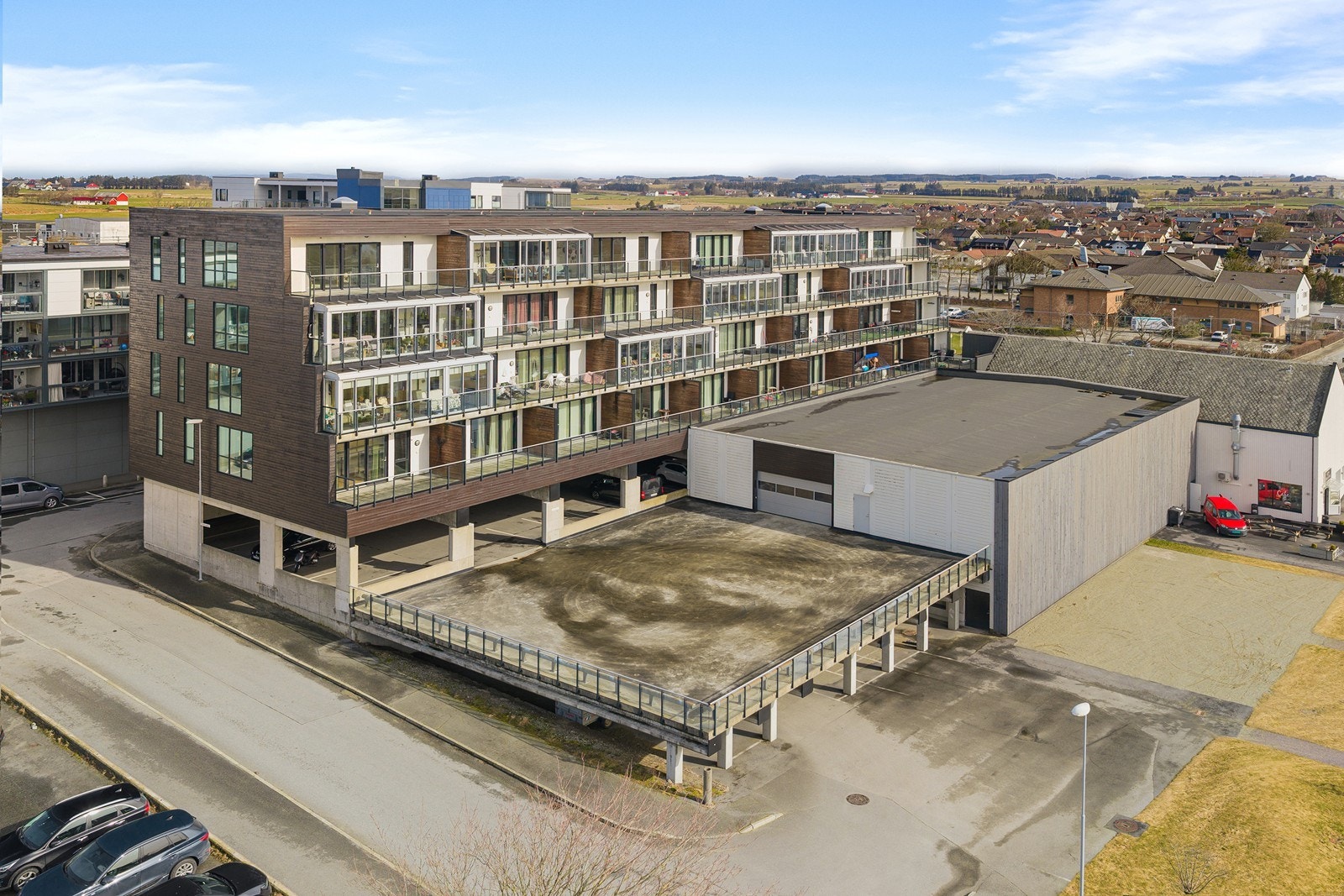 Leiligheten har en sentral og populær beliggenhet i Varhaug sentrum. Galleribilde