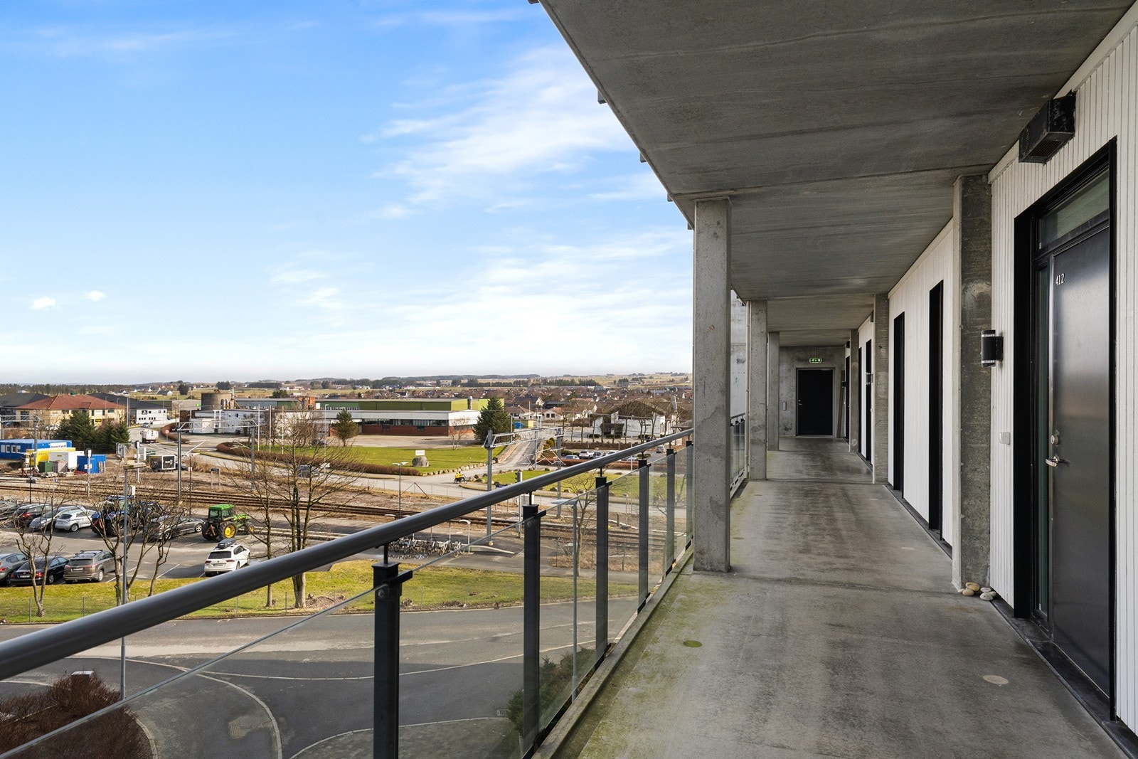 Velkommen til Stasjonsvegen 26 i Varhaug sentrum. Galleribilde