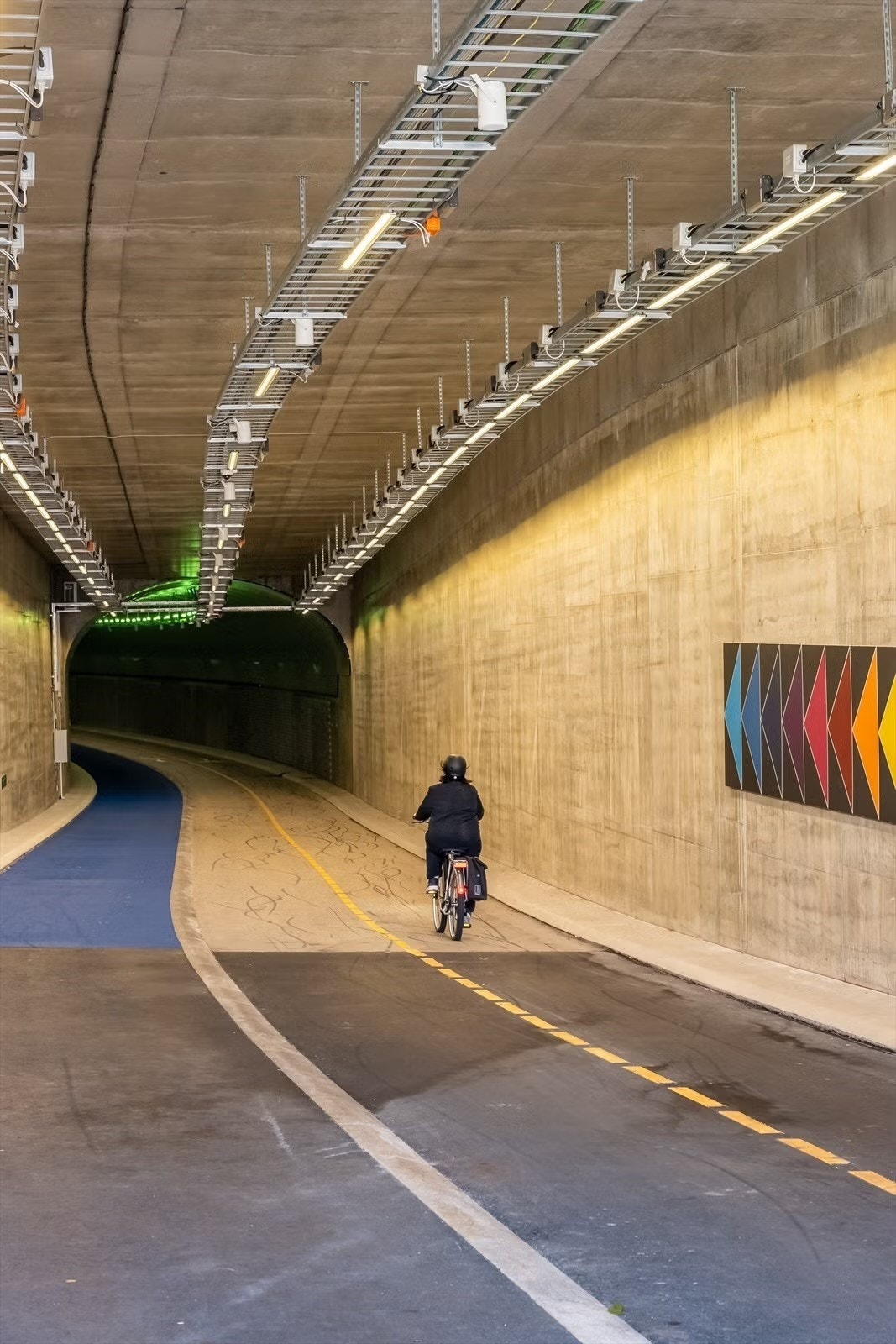 - Ved Oasen senter finner man også Europas lengste gang- og sykkeltunnel som tar deg til Minde. Her er mye tilrettelagt for å bo litt utenfor sentrum men fremdeles sentralt med lett og kort tilkomst til øvrige bydeler - Galleribilde