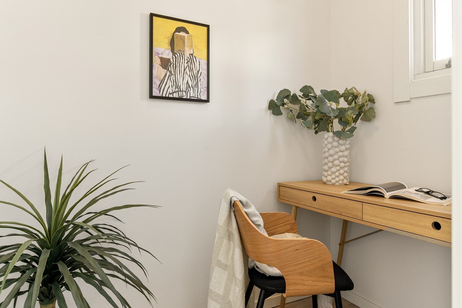 - Her er det godt med lagringsplass. Leiligheten disponerer også en bod i kjelleren som måler 2,5m² - Galleribilde