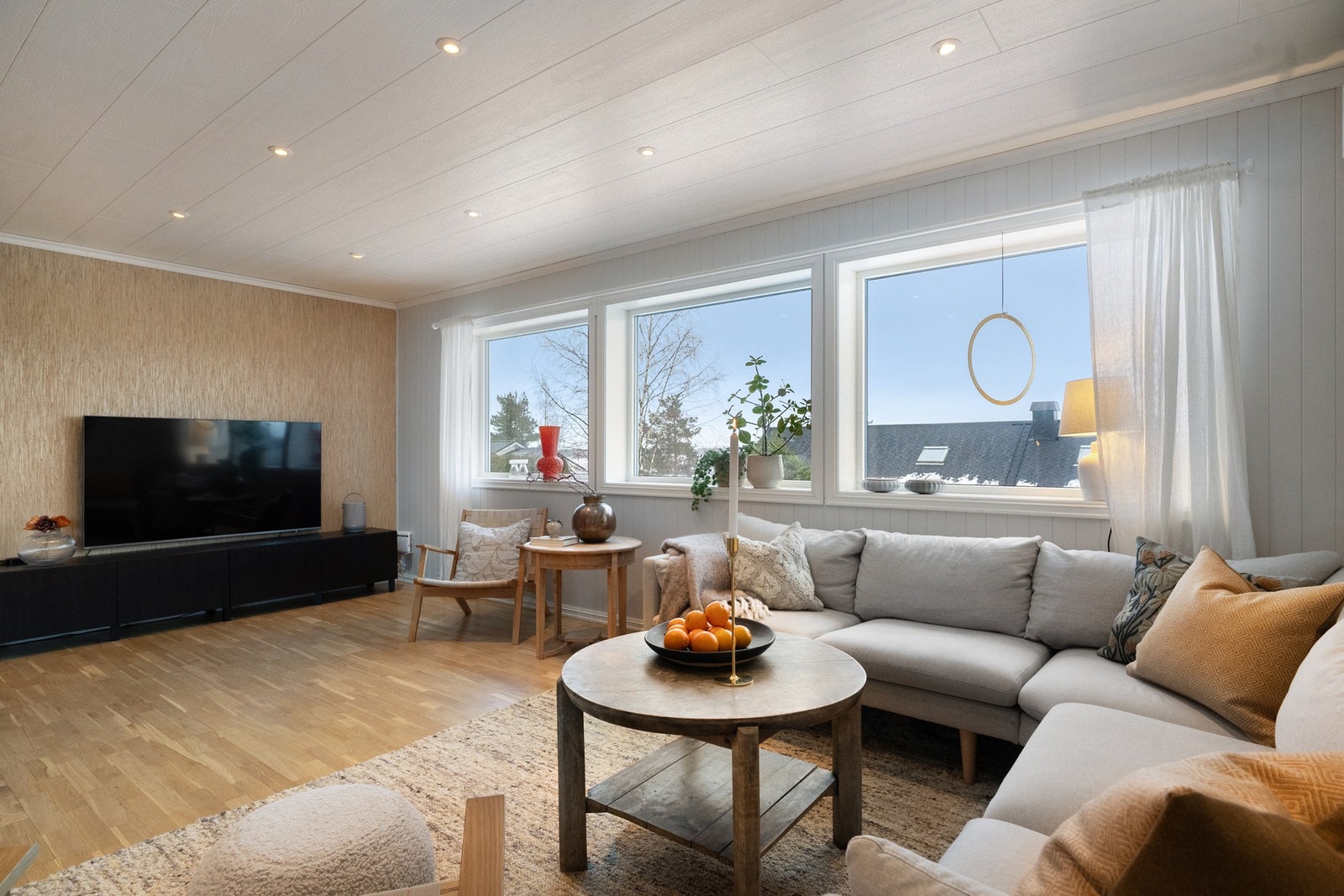 Store vinduer gir fin utsikt. Galleribilde