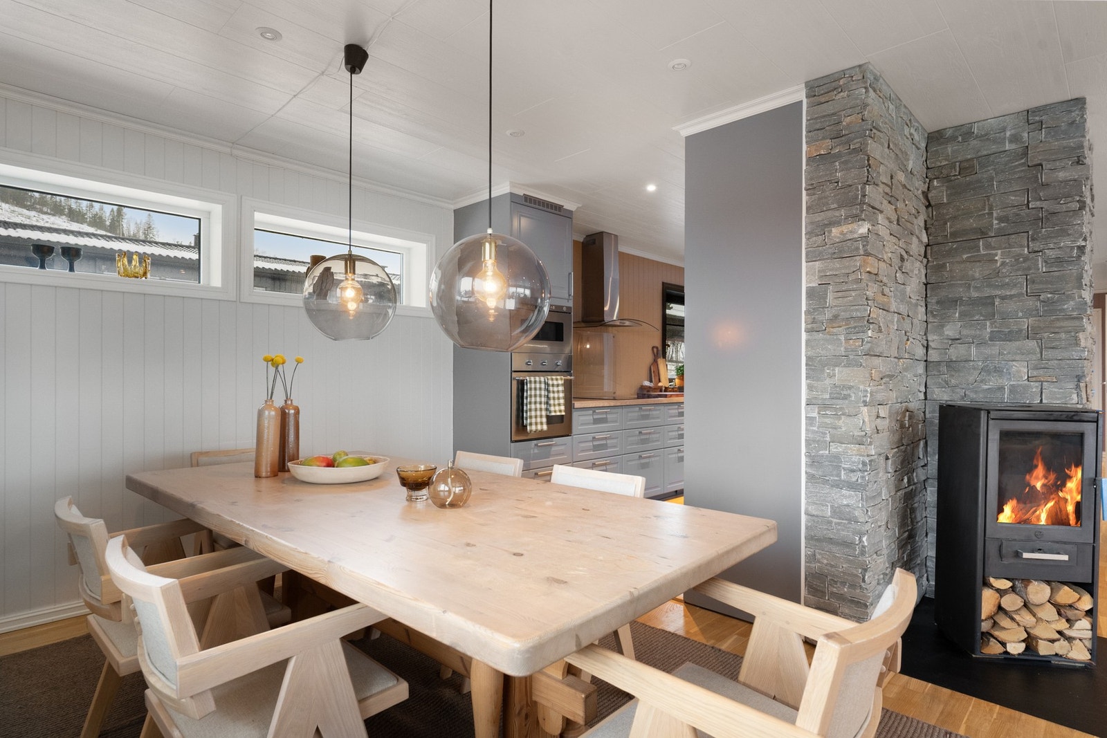 Åpen løsning mot kjøkken. Galleribilde