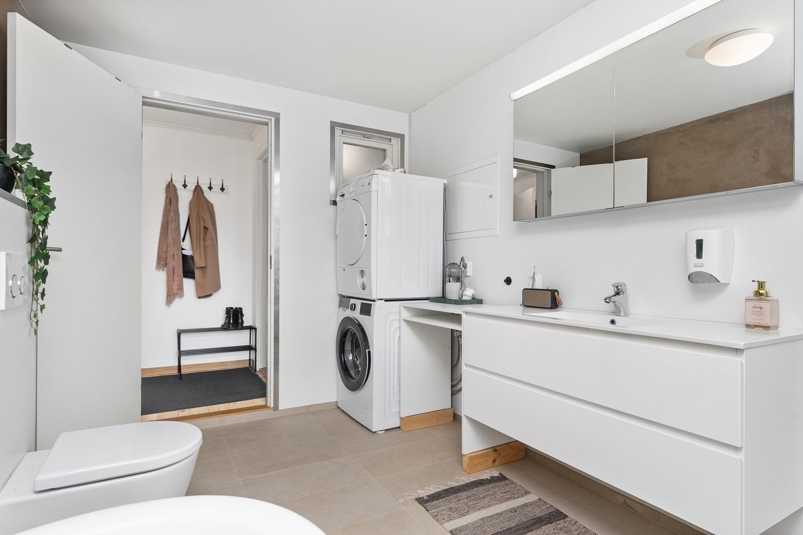 God plass til vaskemaskin og tørketrommel Galleribilde