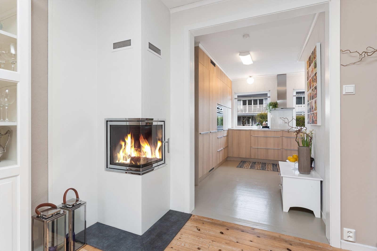 Boligen har to ildsteder, som gir en lun stemning Galleribilde