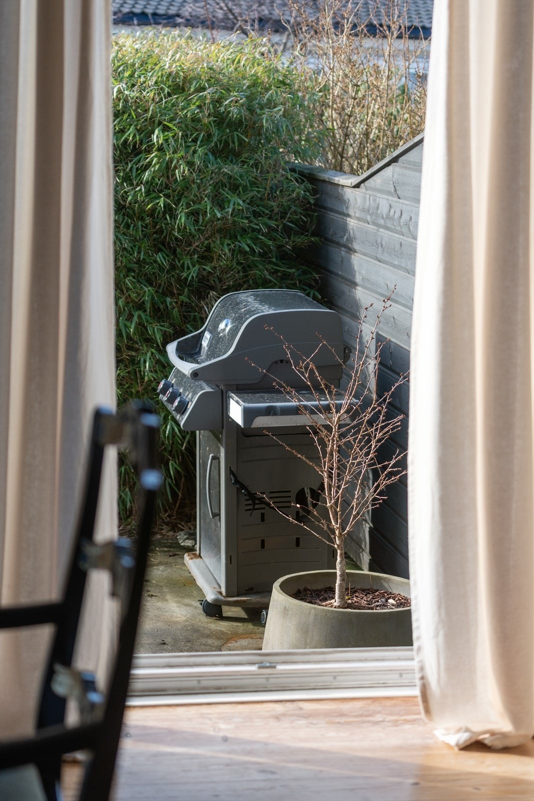 Vi går ut i hagen Galleribilde