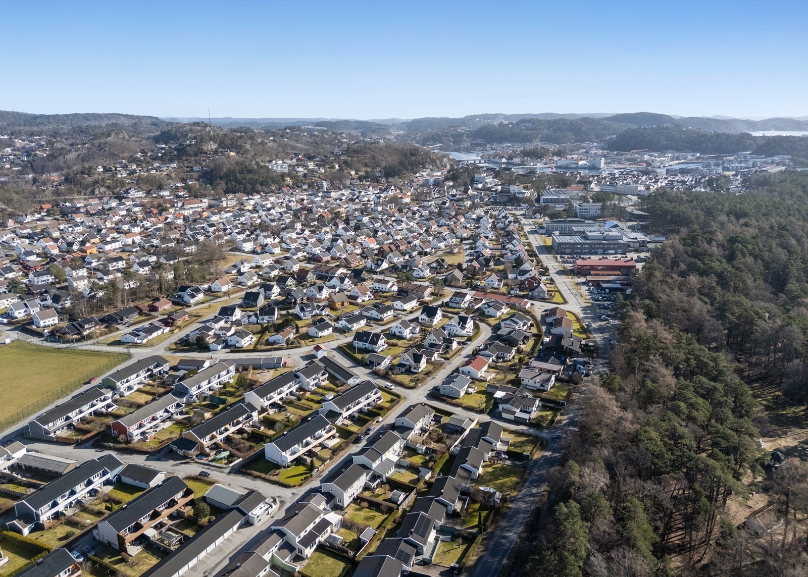 Beliggenheten er med nærhet til det meste Mandal kan by på Galleribilde