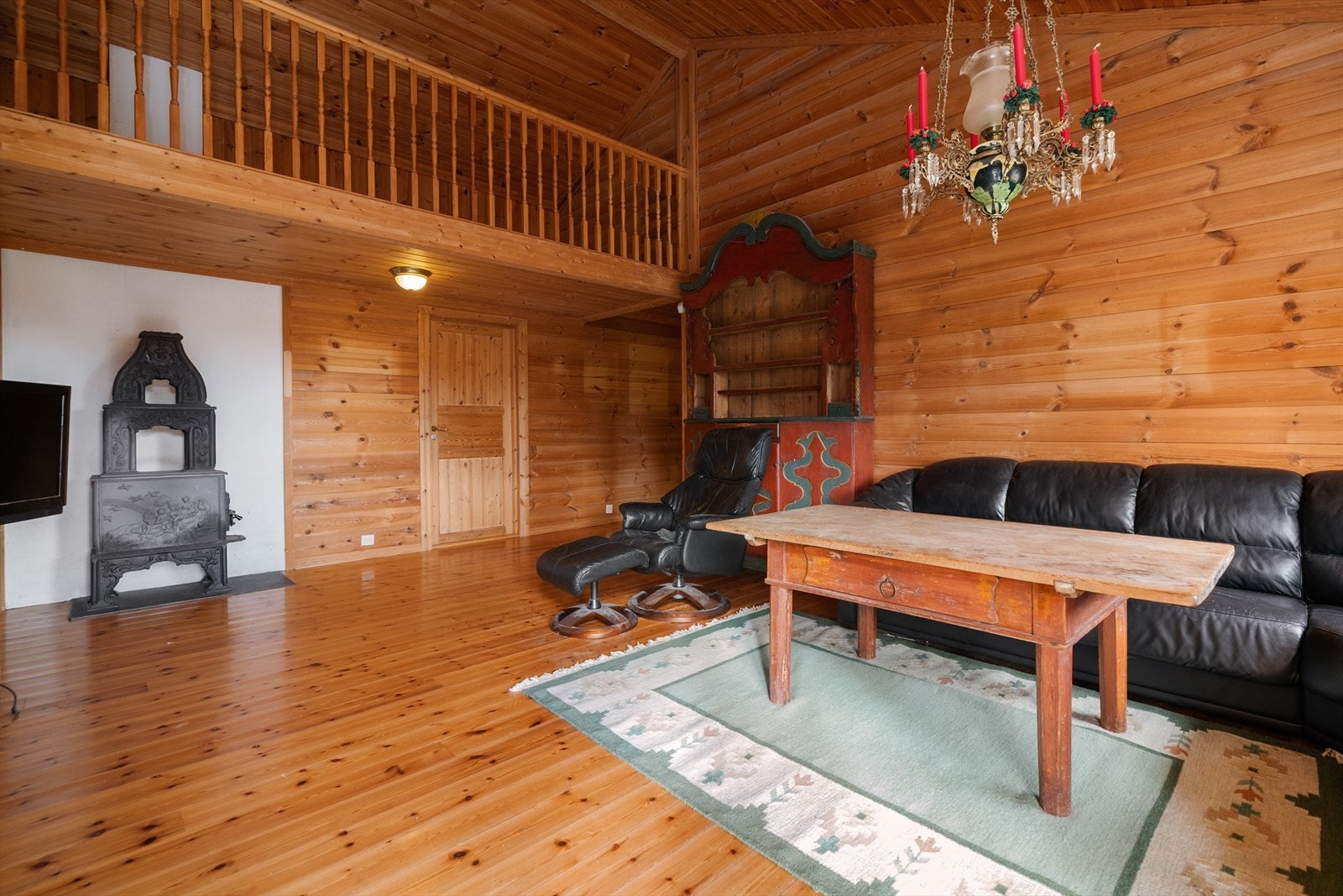 Det er etablert en stor, god hems over stuen. Galleribilde